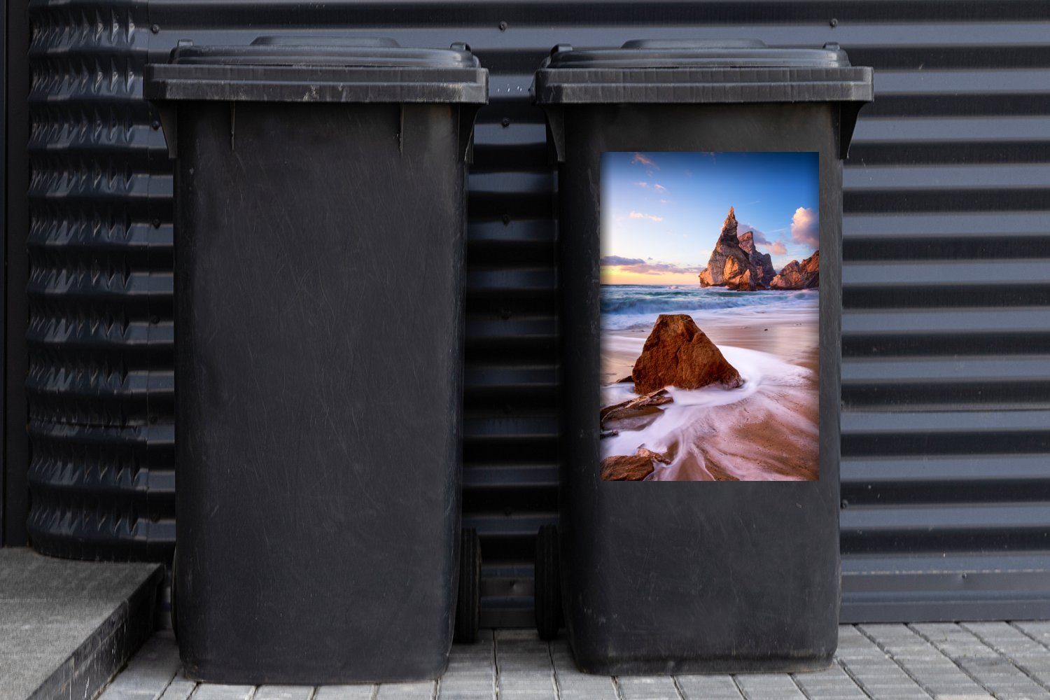 MuchoWow Wandsticker Mülltonne, Mülleimer-aufkleber, St), Ursa Container, da Portugal (1 Roca Cabo bei Abfalbehälter Strand Sticker, in