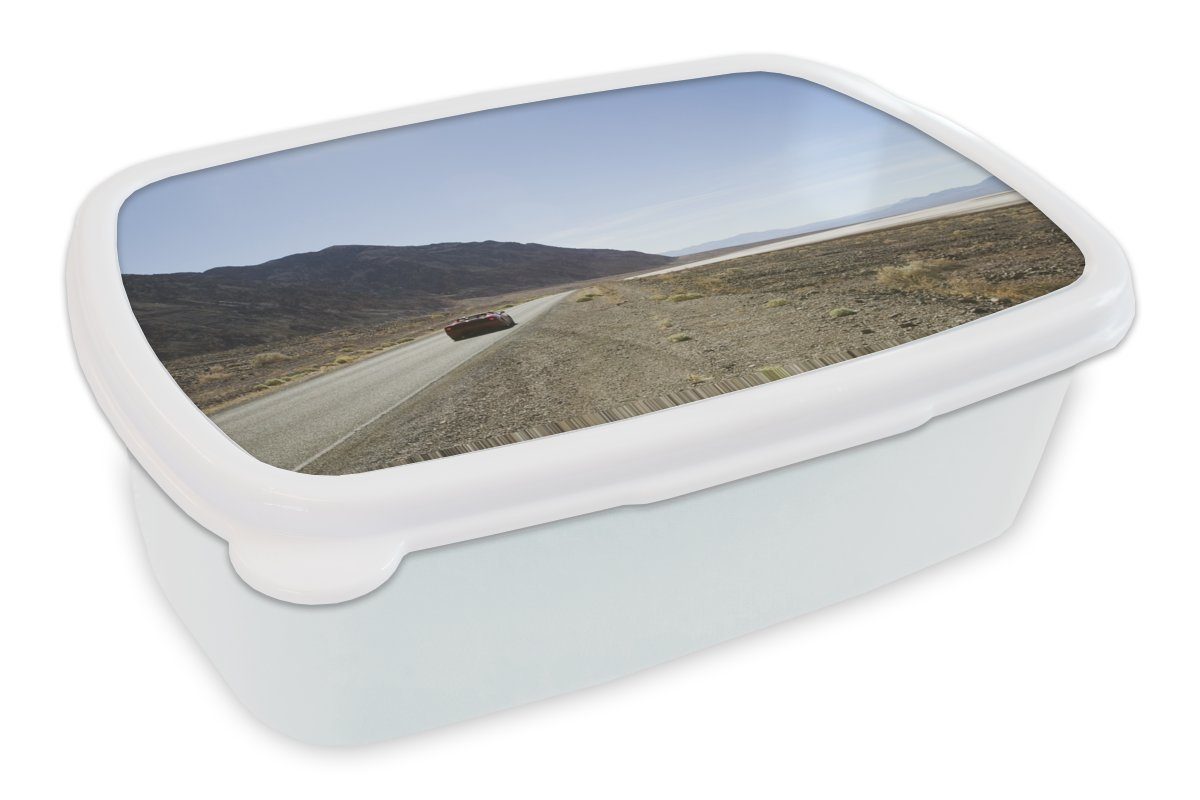 MuchoWow Lunchbox Roter Lamborghini in der Wüste, Kunststoff, (2-tlg), Brotbox für Kinder und Erwachsene, Brotdose, für Jungs und Mädchen weiß