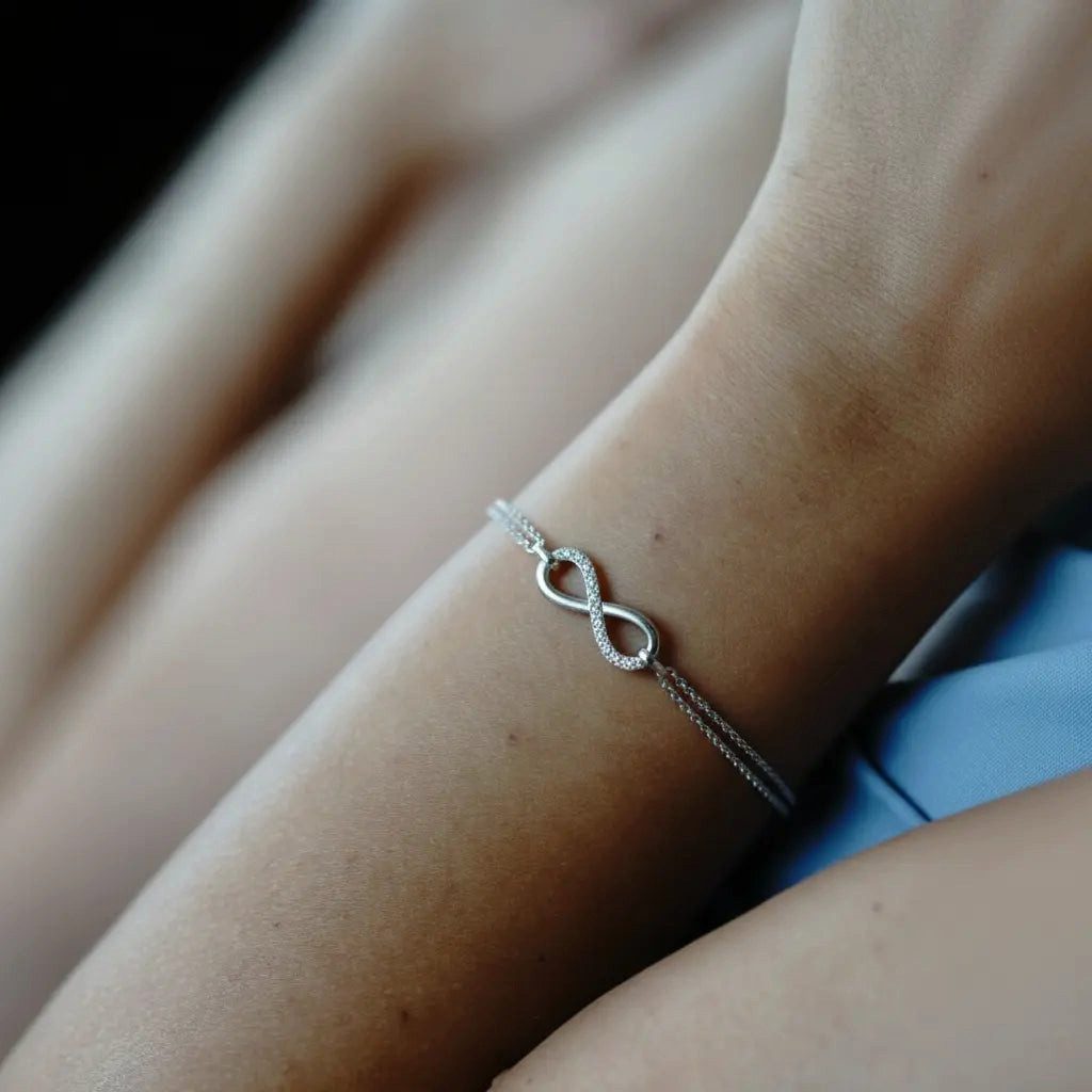 Suzan Gold Silberarmband 925 Silber vergoldet Unendlichkeitszeichen, Zeitloses Design, vielseitig kombinierbar, ideal als Geschenk – Bild 5 von 5