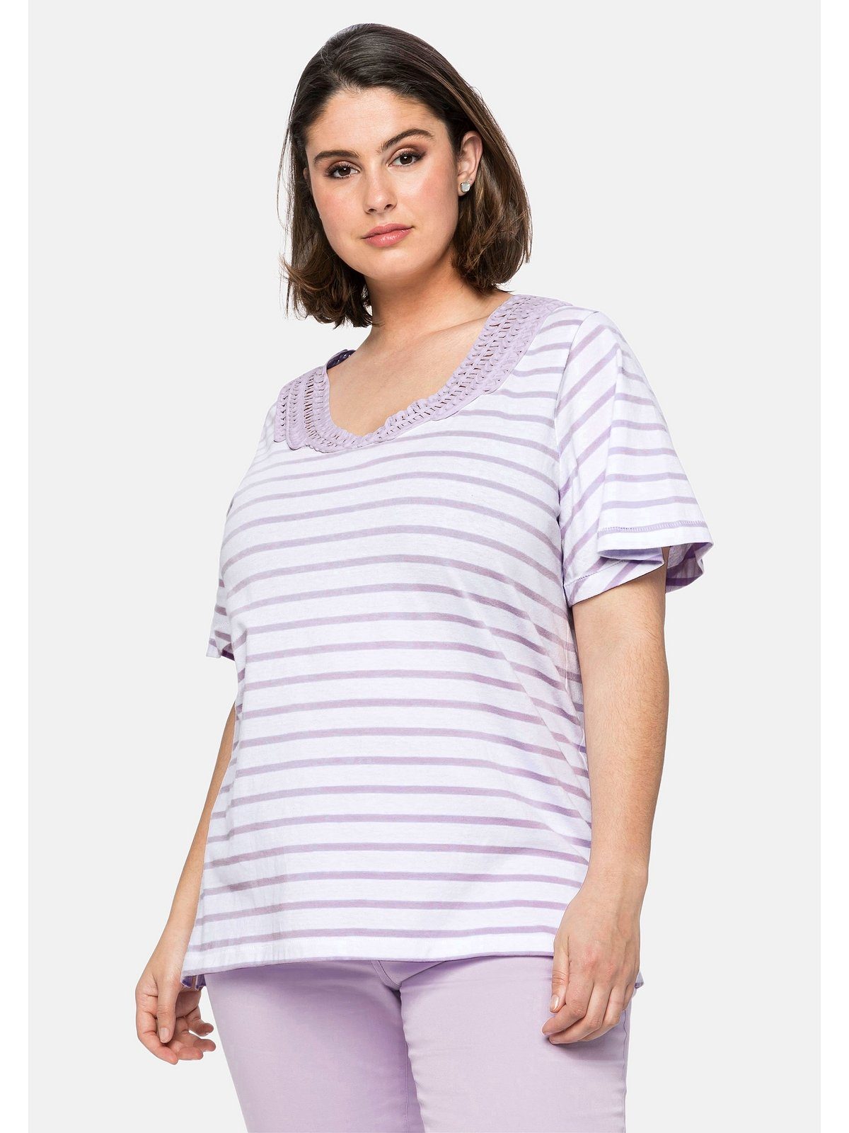 Sheego T-Shirt Große Größen mit breiter Spitze am Rundhalsausschnitt | V-Shirts