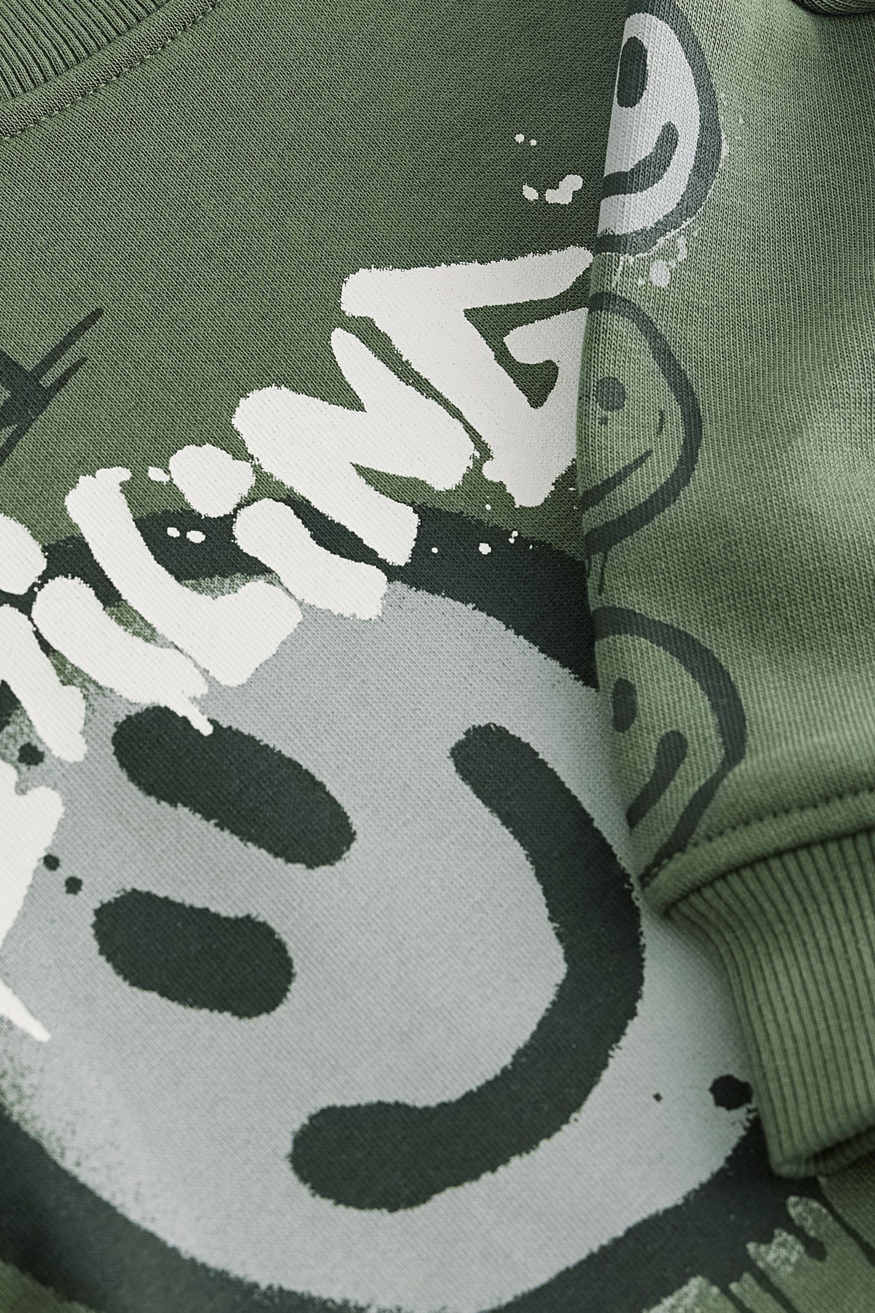 Next Sweatshirt Rundhals-Sweatshirt Graffiti mit Khaki Figur (1-tlg) Green