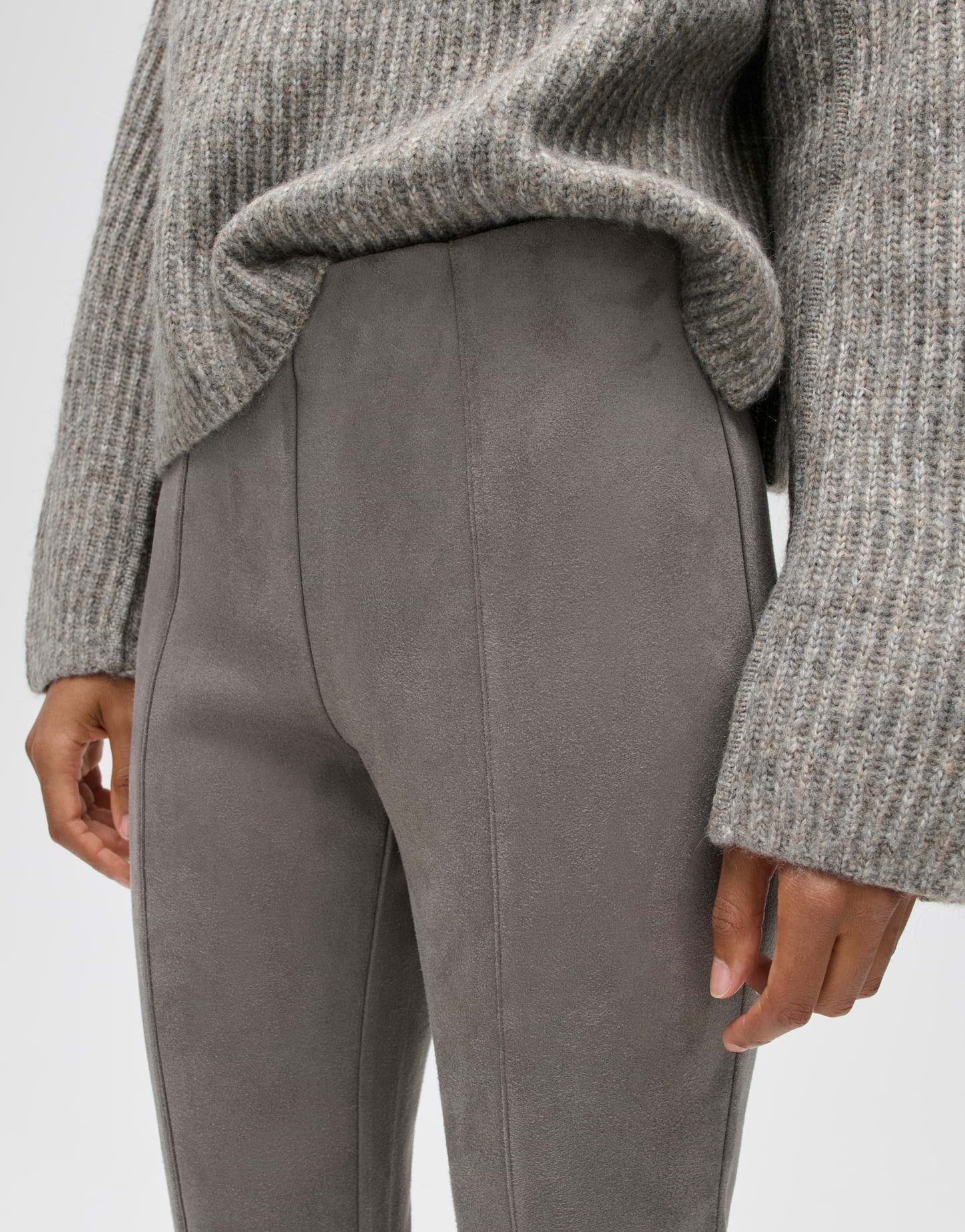 OPUS Schlupfhose Elvina night Gerader Beinverlauf mit samtiger Veloursoptik und Biesendetail – Bild 4 von 5