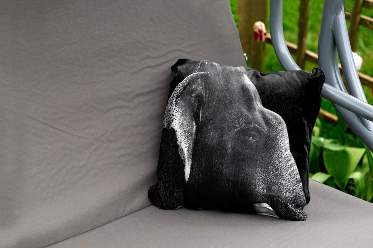 Kissenbezüge, MuchoWow Hintergrund schwarz Dekokissenbezug, Outdoor schwarzem Elefant Dekokissen auf in Kissenhülle, und weiß, Dekokissen,