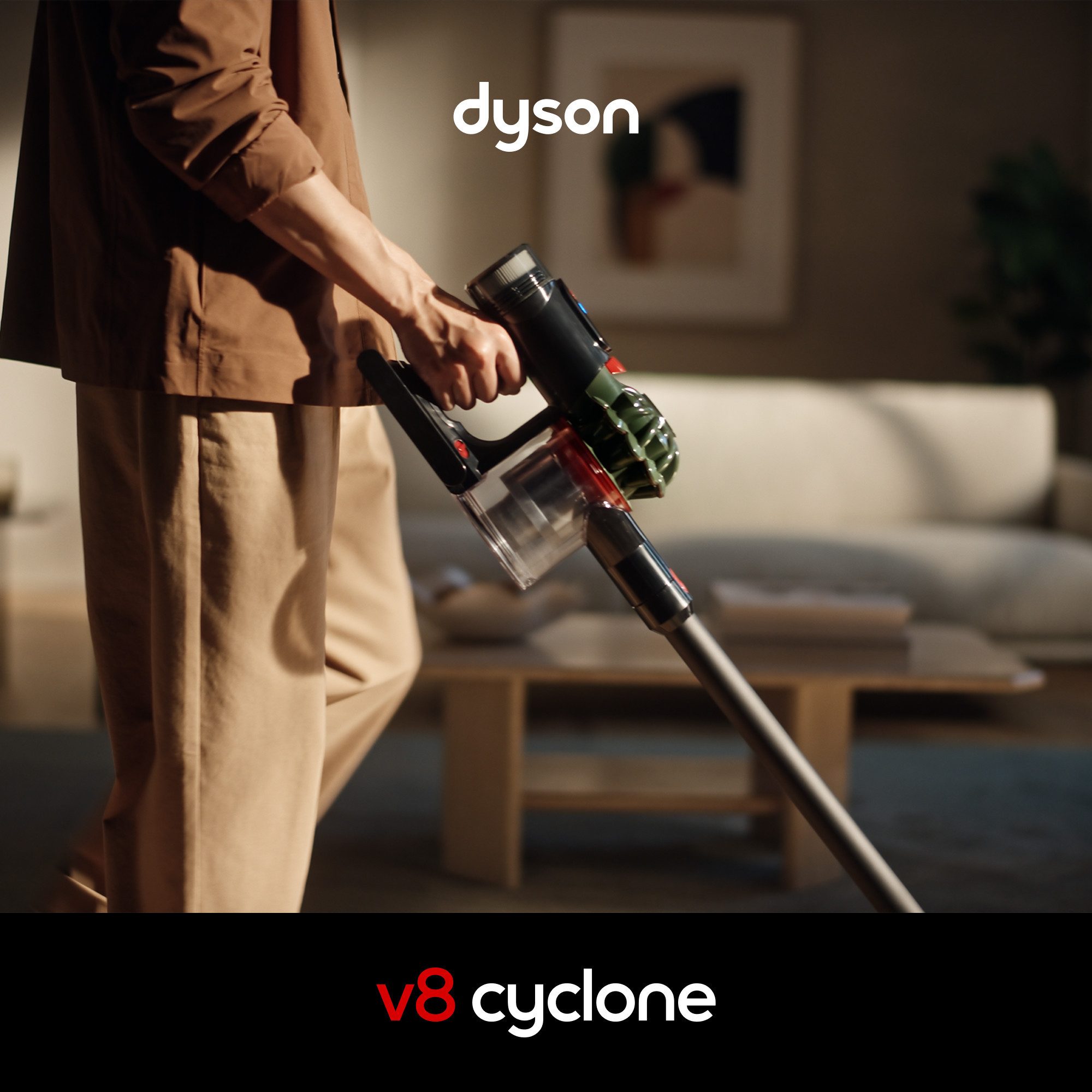 DYSON Akku-Hand-und Stielstaubsauger V8 Cyclone, beutellos, 150 AirWatt, 30 % mehr Leistung. 60 Minuten Laufzeit.