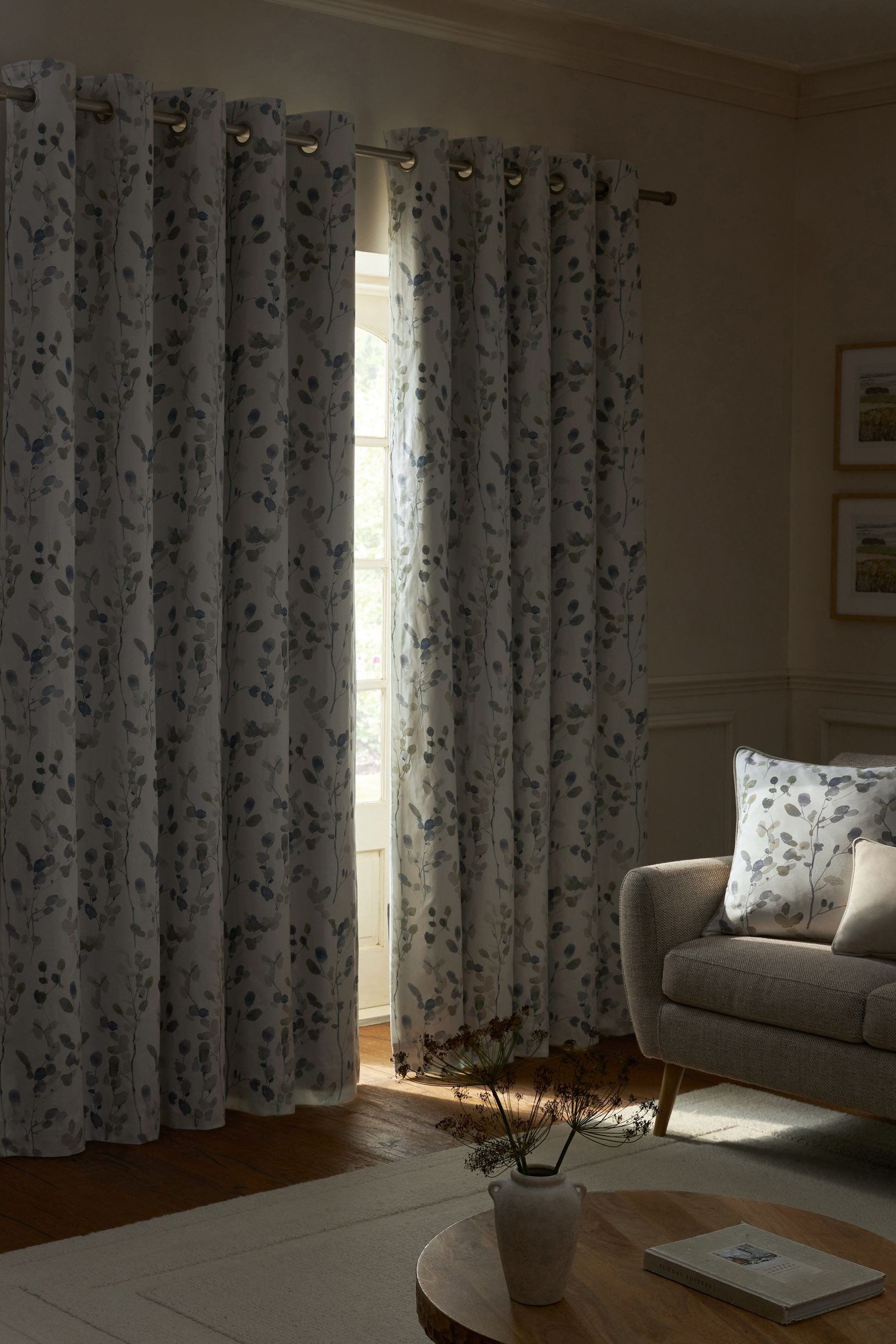 Next Verdunkelungsvorhang Thermo-Verdunklungsvorhänge mit Ösen Blumenmuster günstig online kaufen