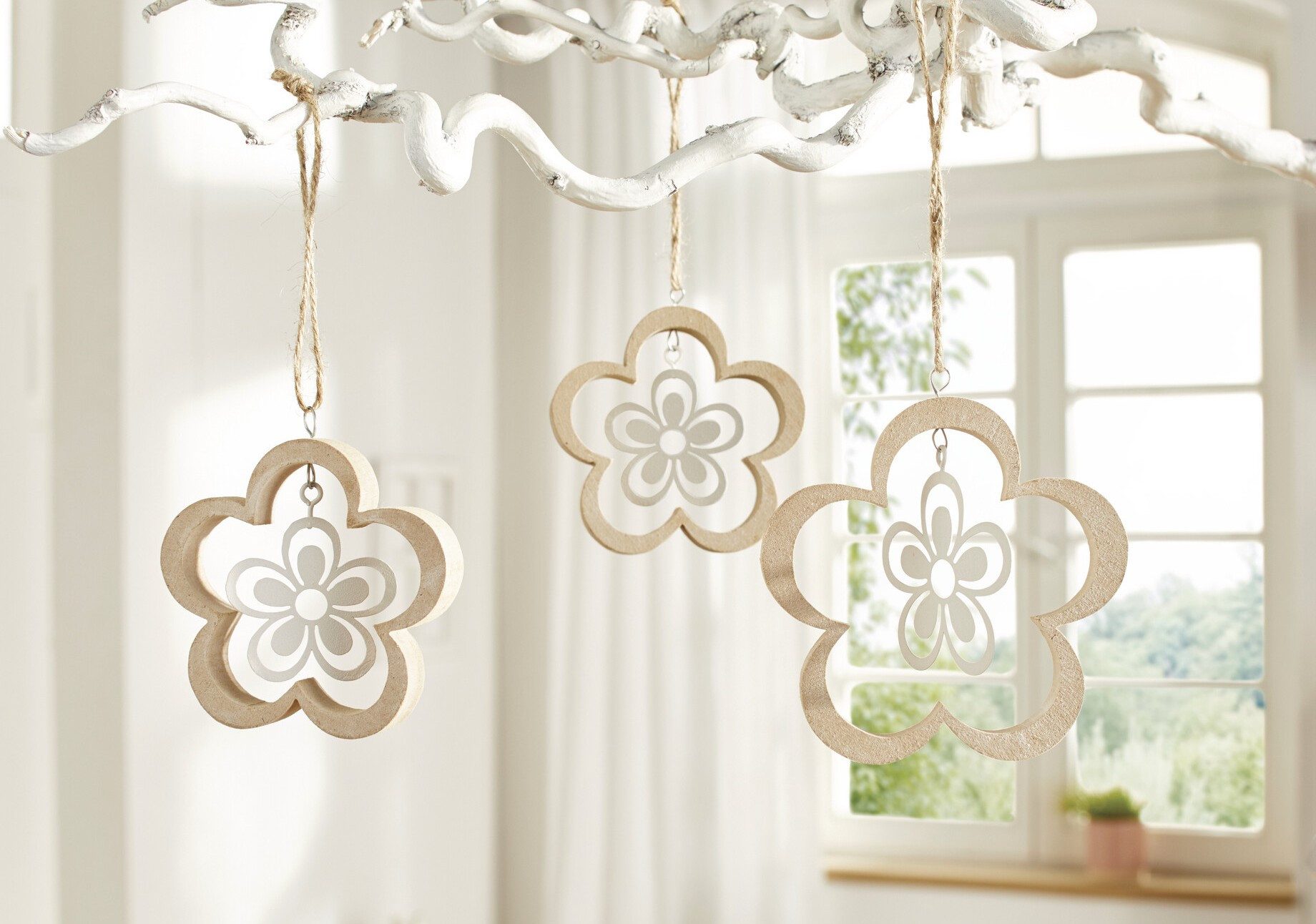 Dekoleidenschaft Dekohänger "Blume" aus MDF & Metall, 8 + 10 cm
