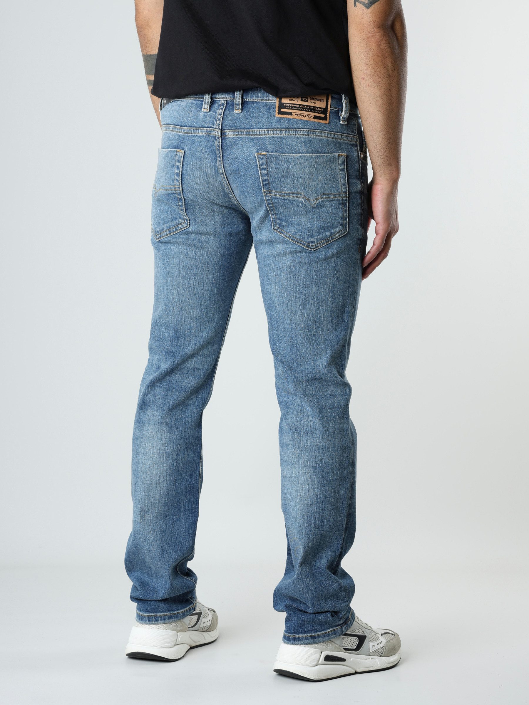 Diesel Straight-Jeans niedrige Leibhöhe - SAFADO X Leichter Denim, hoher Stretch