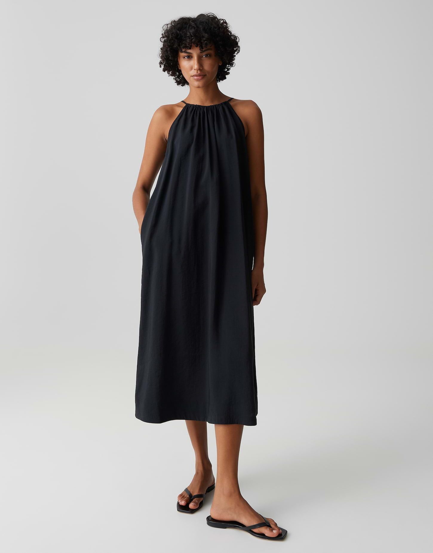 OPUS Trägerkleid Widala aus weicher Webware mit dezenter Struktur Mit Eingrifftaschen für praktische Alltagslooks