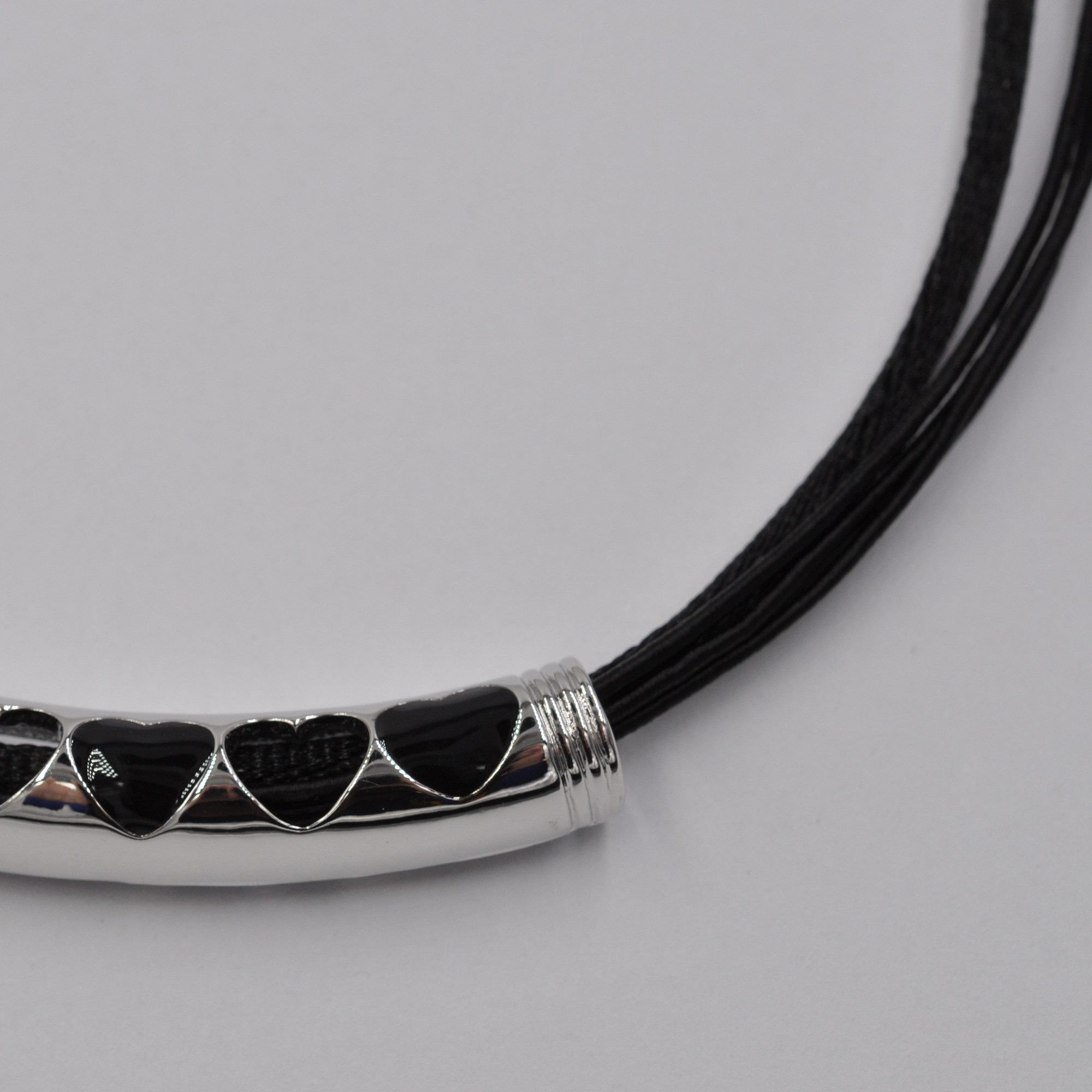 Steuer Collierkettchen Textilkette, schwarz, mit silberfarbener Herzapplikation