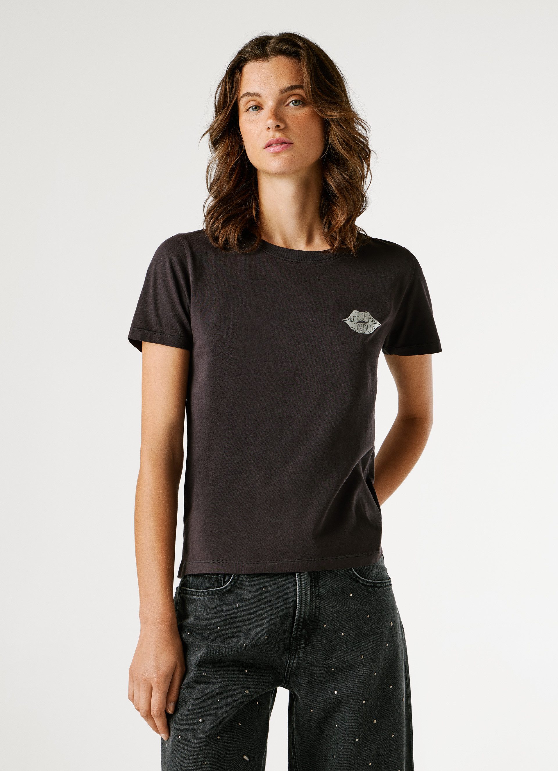 Pepe Jeans T-Shirt BRULE mit Runhals, kleiner Print auf der Brust