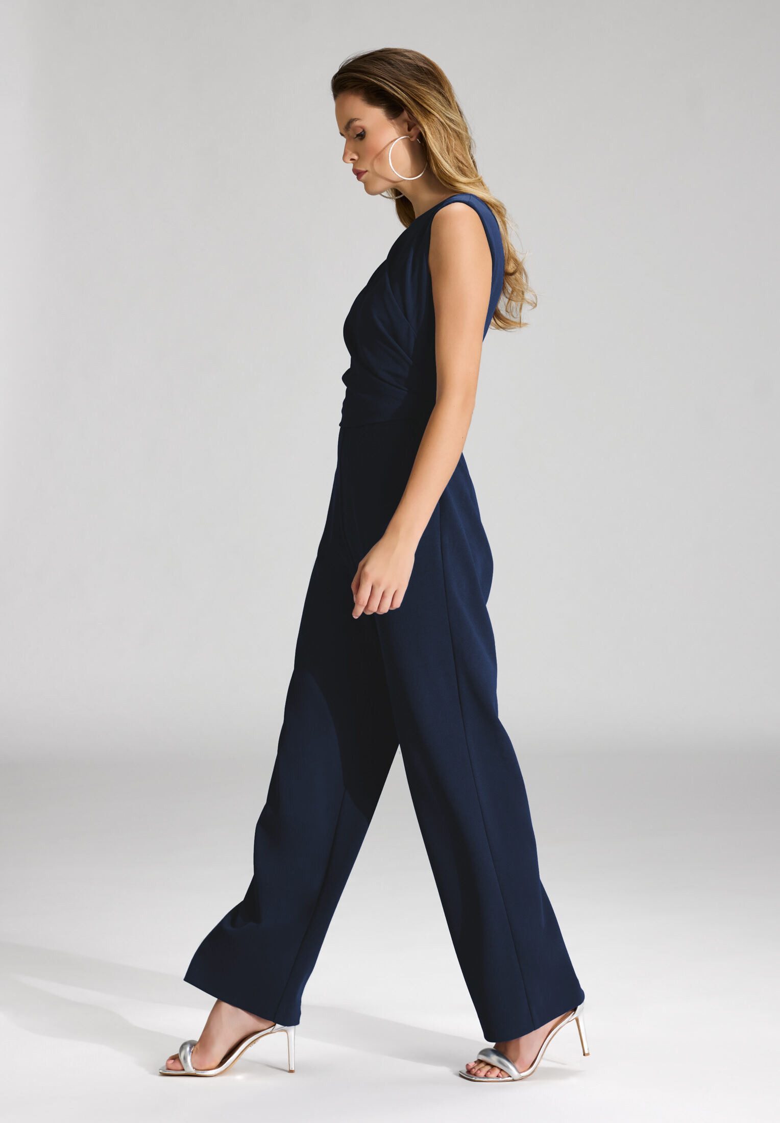 SWING Jumpsuit - Jumpsuit aus Crepe Jersey mit Drapierung Oberteil in figurbetonter Passform – Bild 5 von 5