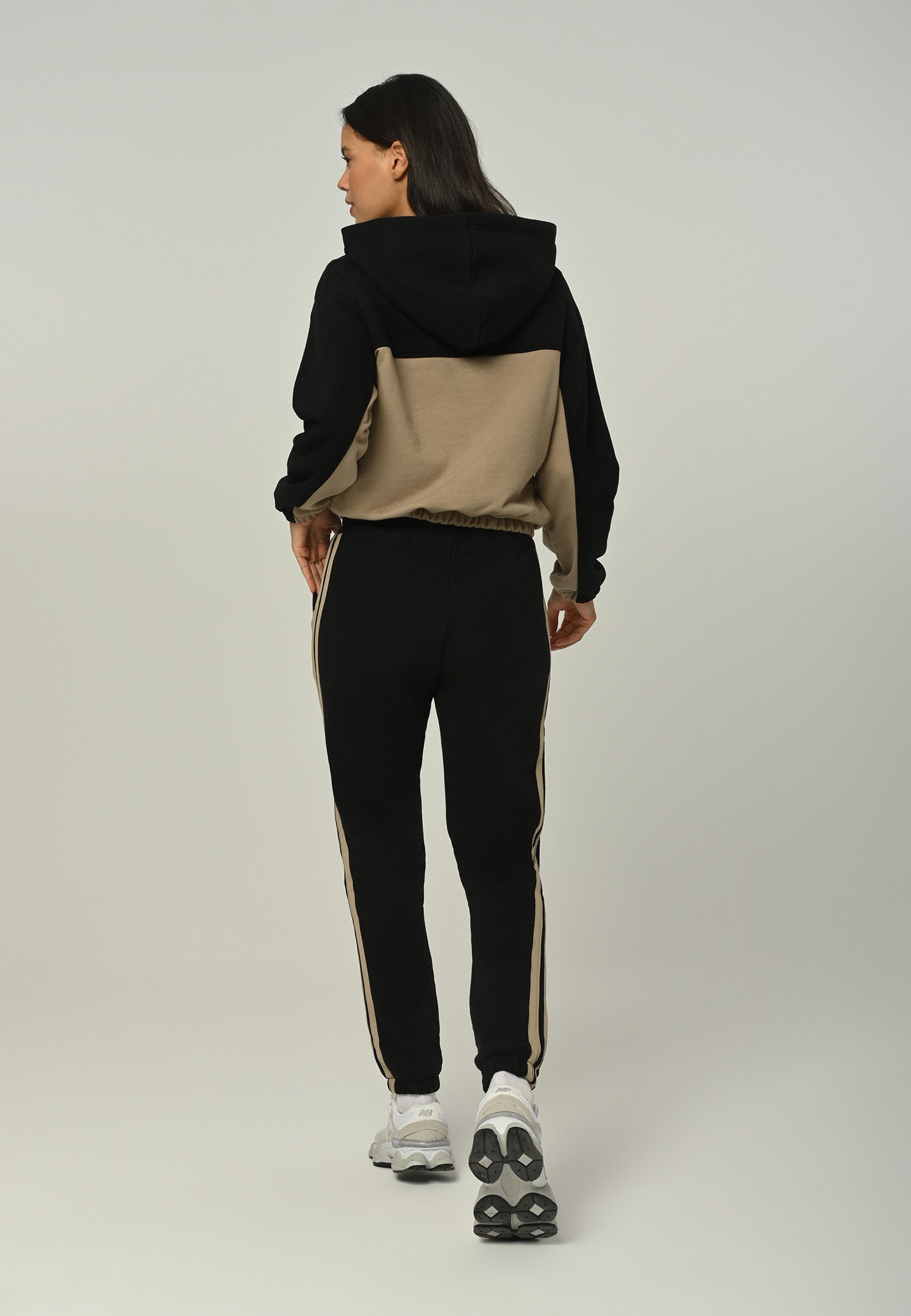 Tom Barron Trainingsanzug mit Yiemboidery-Design günstig online kaufen