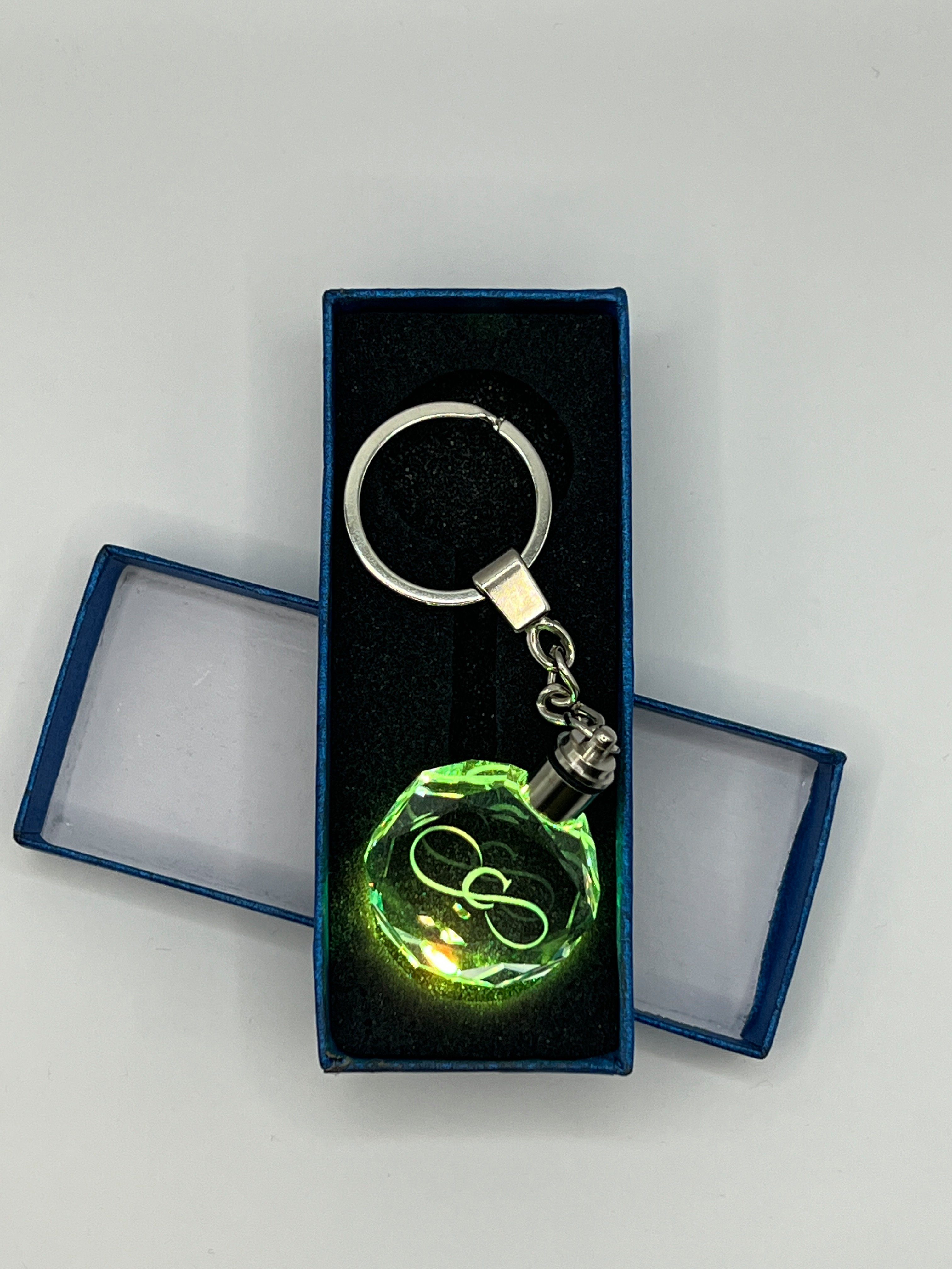 Multicolor C Schlüsselanhänger Schlüsselanhänger Geschenkbox mit Unendlichkeitszeichen Stelby