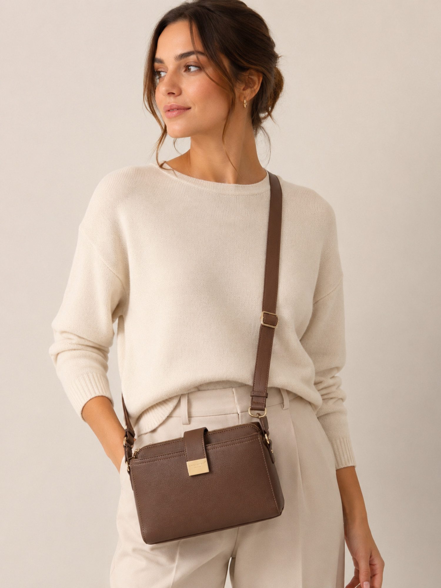 David Jones Schultertasche David Jones Elegance Multi-Zip Crossbody, Multi-Zip-Design, Kunstleder, kompakte Größe.