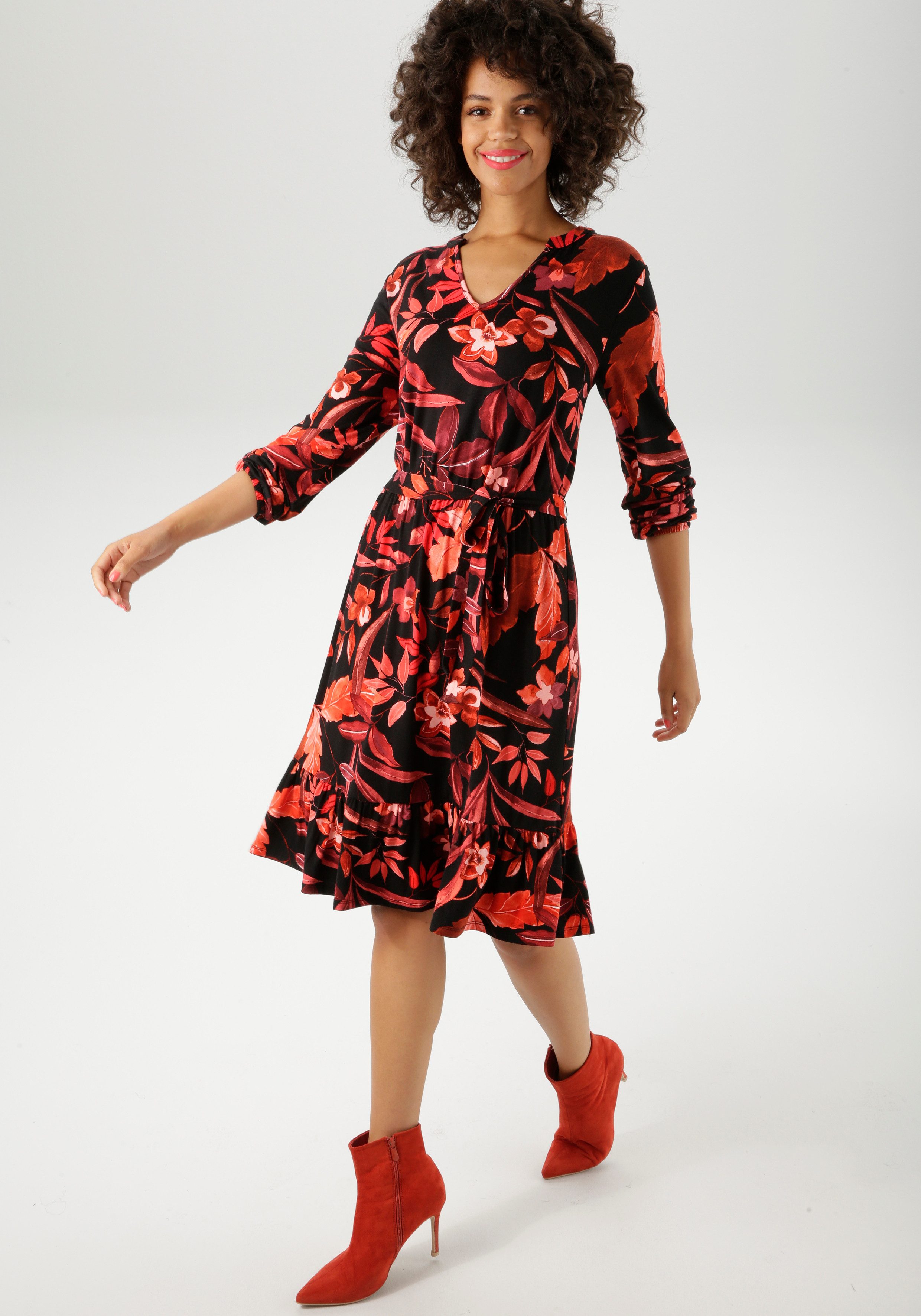 Aniston CASUAL Jerseykleid (mit abnehmbarem Bindeband) mit großflächigen Bl günstig online kaufen