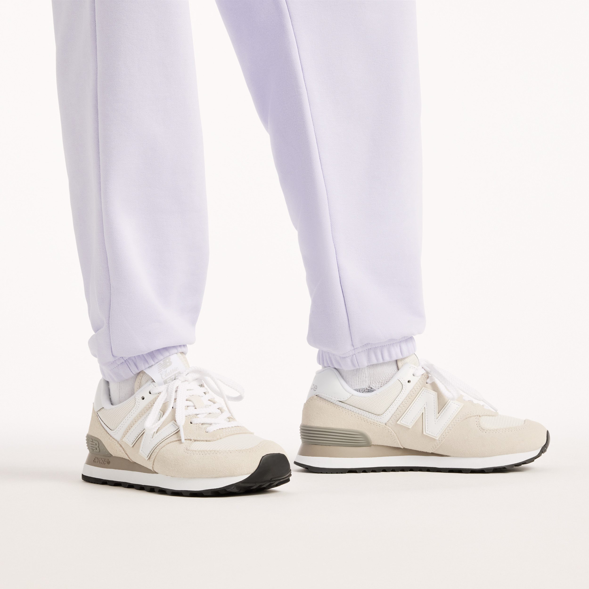 New Balance Jogginghose SPORT ESSENTIALS FRENCH TERRY JOGGER lockere Passform, aus Baumwolle und Polyester