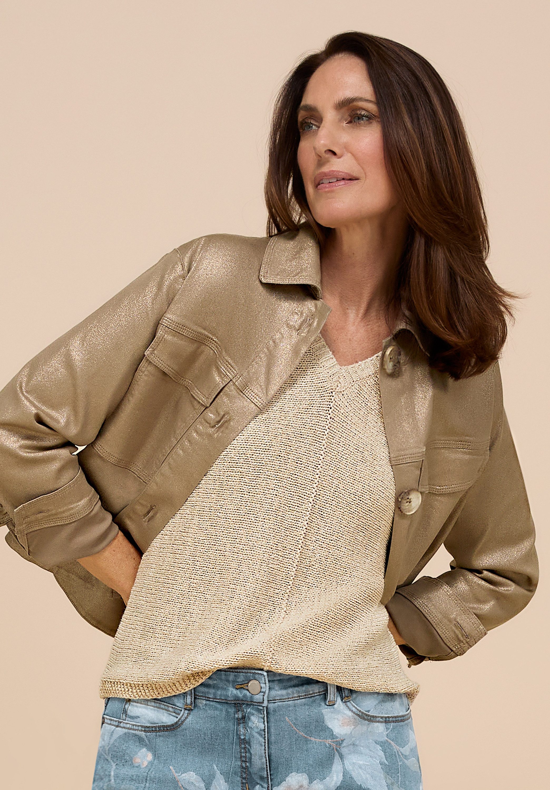 bianca Kurzjacke PEGGY in dezent schimmerndem Gold-Coating