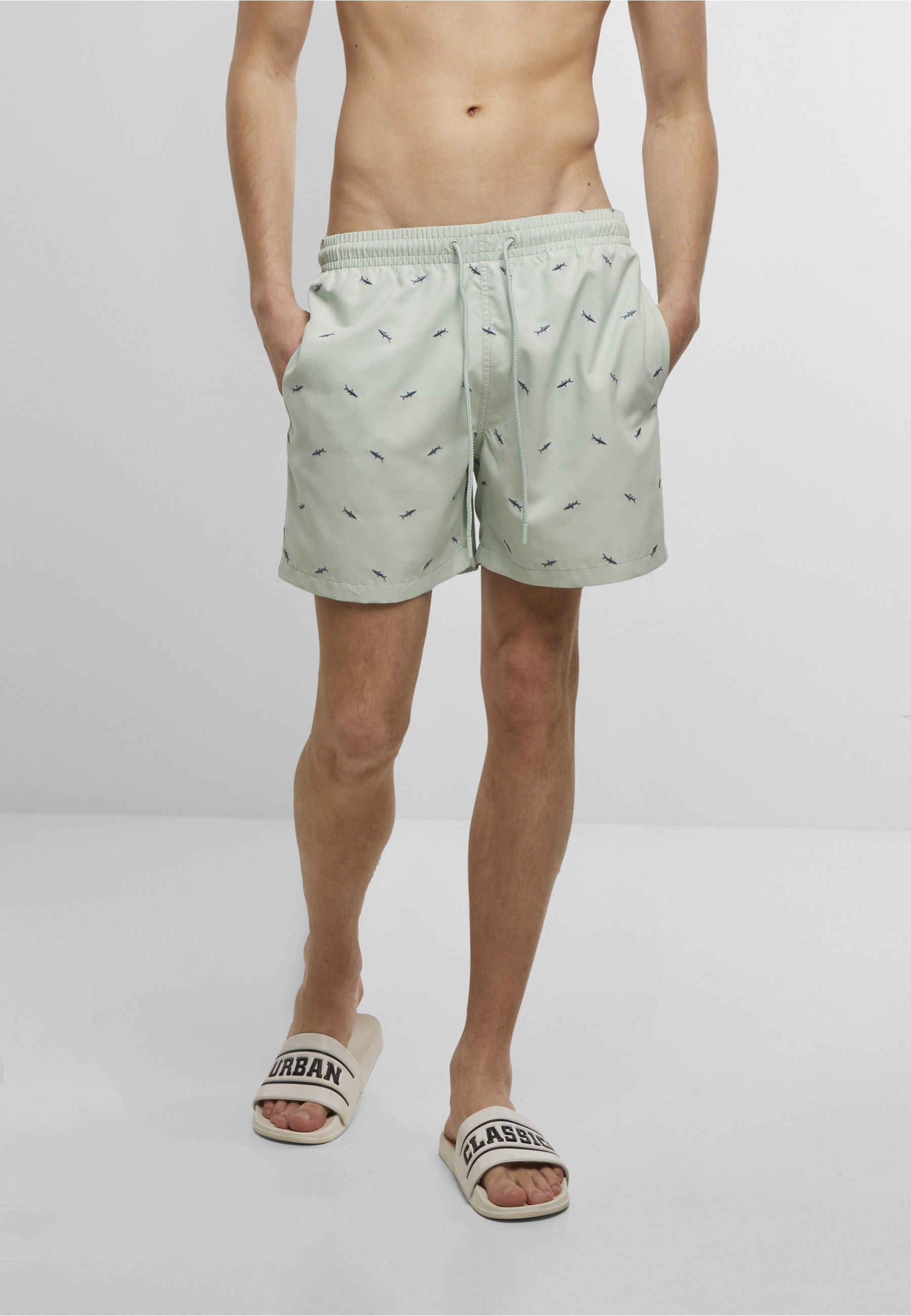 URBAN CLASSICS Badeshorts Urban Classics Herren Embroidery Swim Shorts