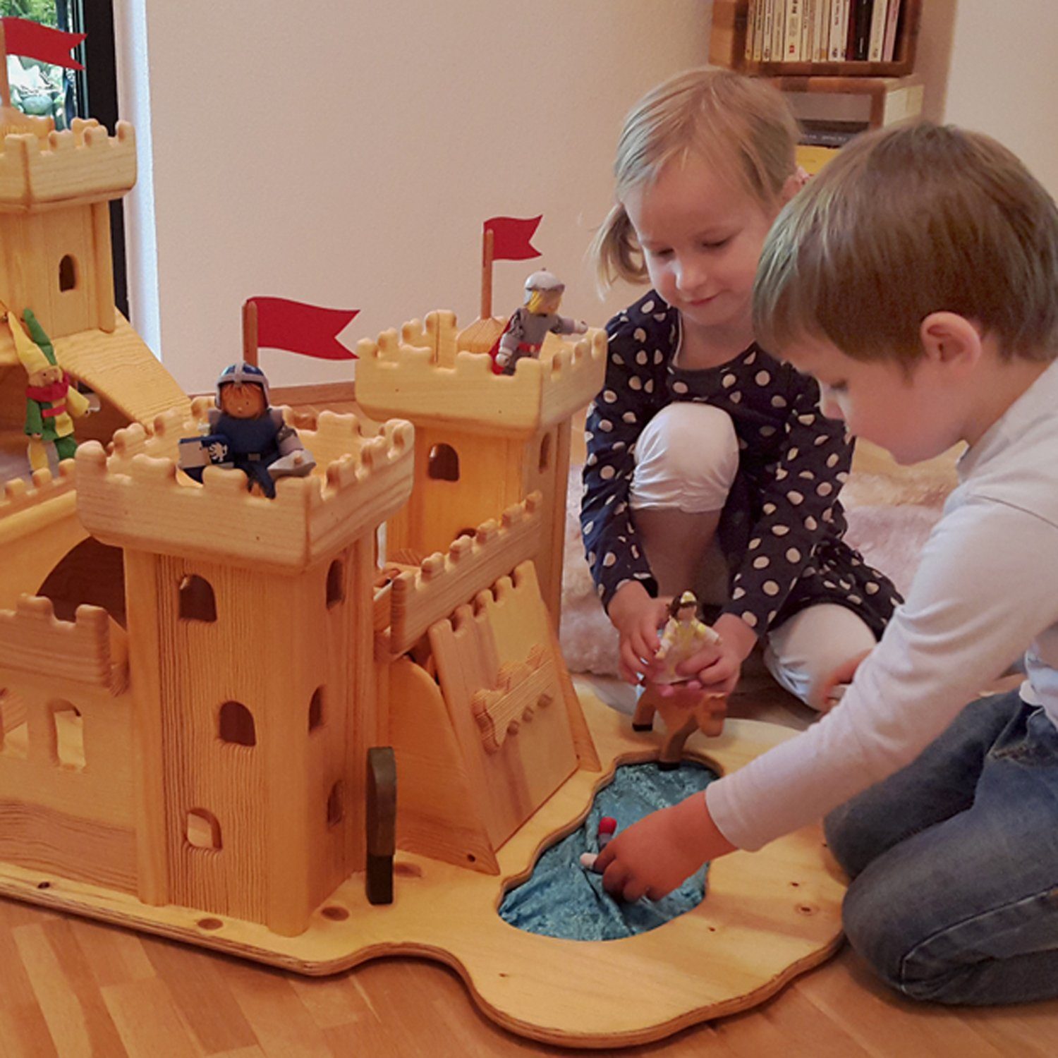 Madera Spielzeuge Spiel-Gebäude Burghaus mit Turm (set packung, 1-tlg., packung), Made in Germany