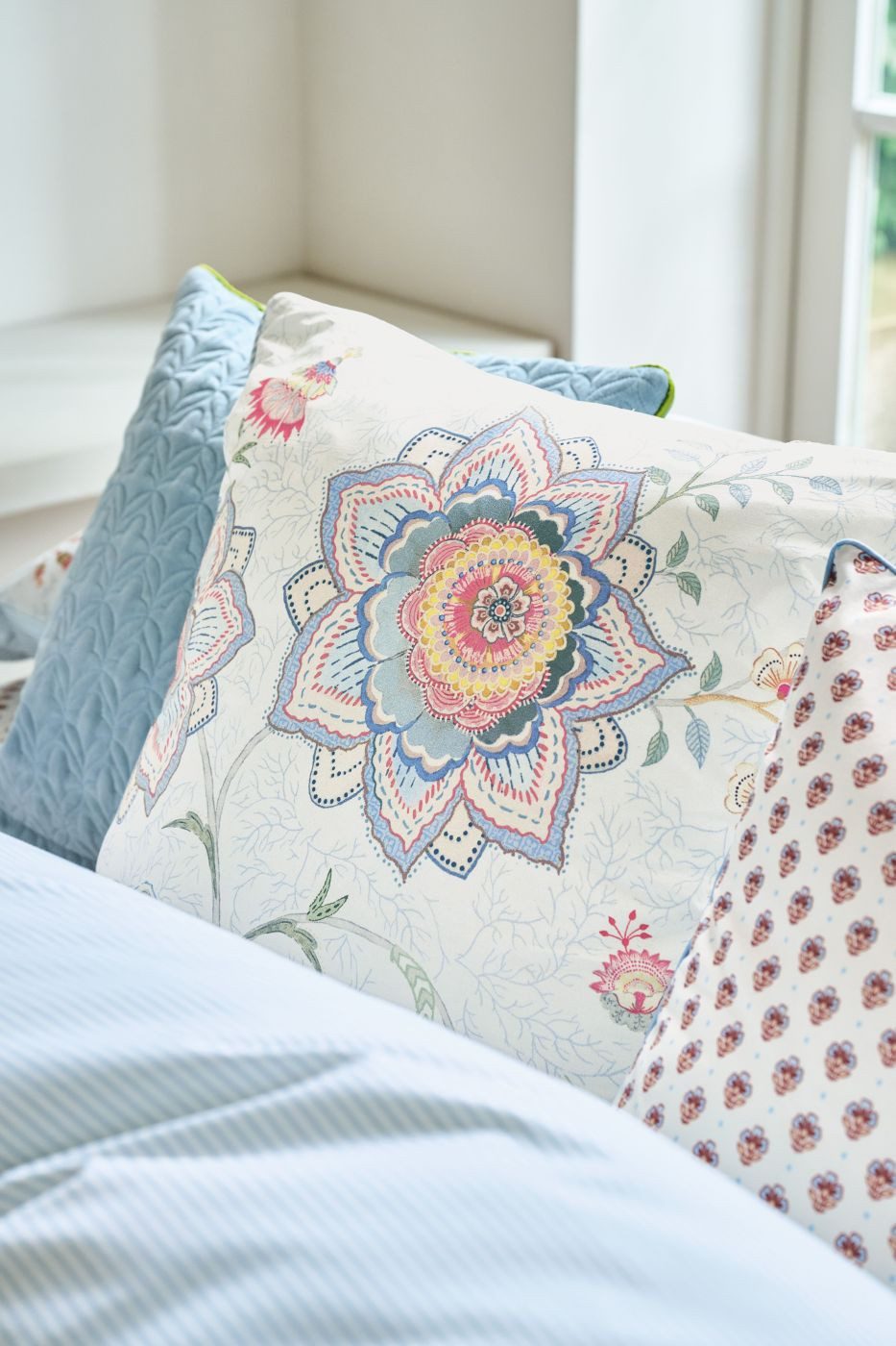 PiP Studio Dekokissen Dekokissen PIP Mumbai Morning Light Blue 53x53 Hellblau, 53 x 53 cm