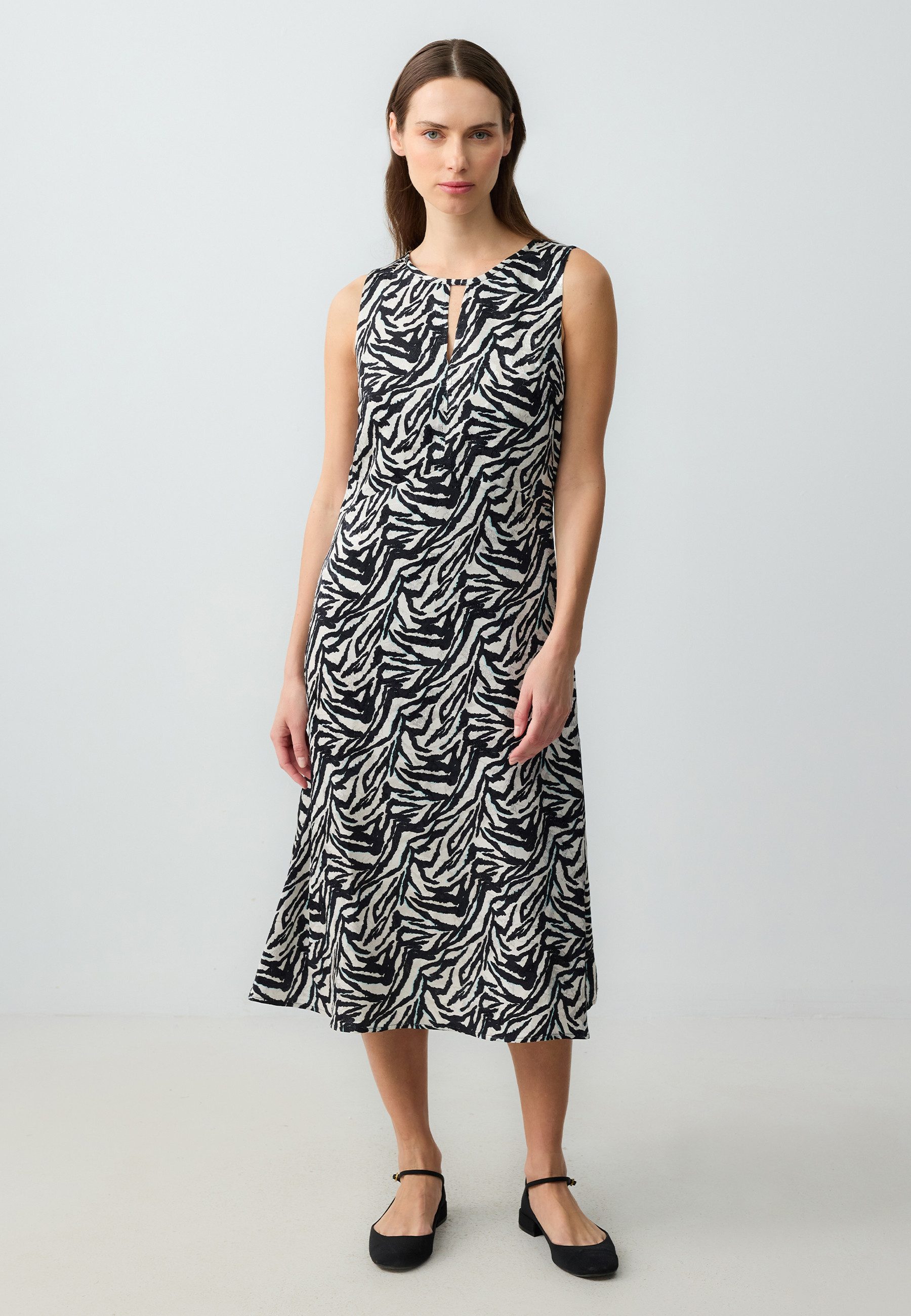 Midikleid Ärmelloses Gewebtes Midikleid Mit Rundhalsausschnitt Und Zebramuster