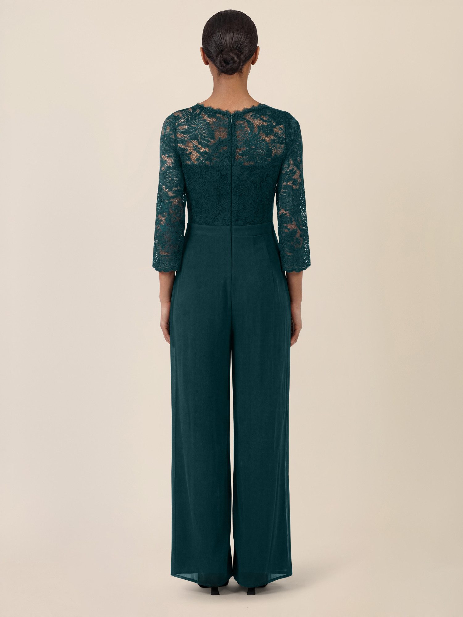 Apart Jumpsuit aus Spitze und Chiffon mit weitem Bein