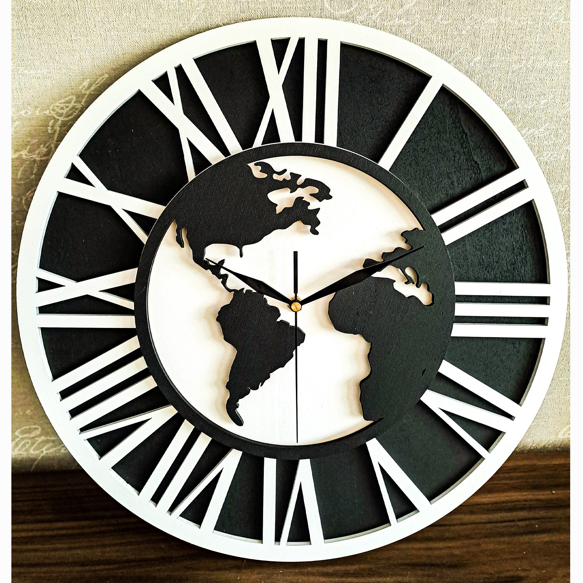 ORNAMENTI Wanduhr Weltkarte, grosse,modern, holz Wanduhr für Reisende,hingucker Wanduhr (handmade, ohne Ticken, Wanddeko, Holzdeko, 3 Größen 40, 50, 60 cm)