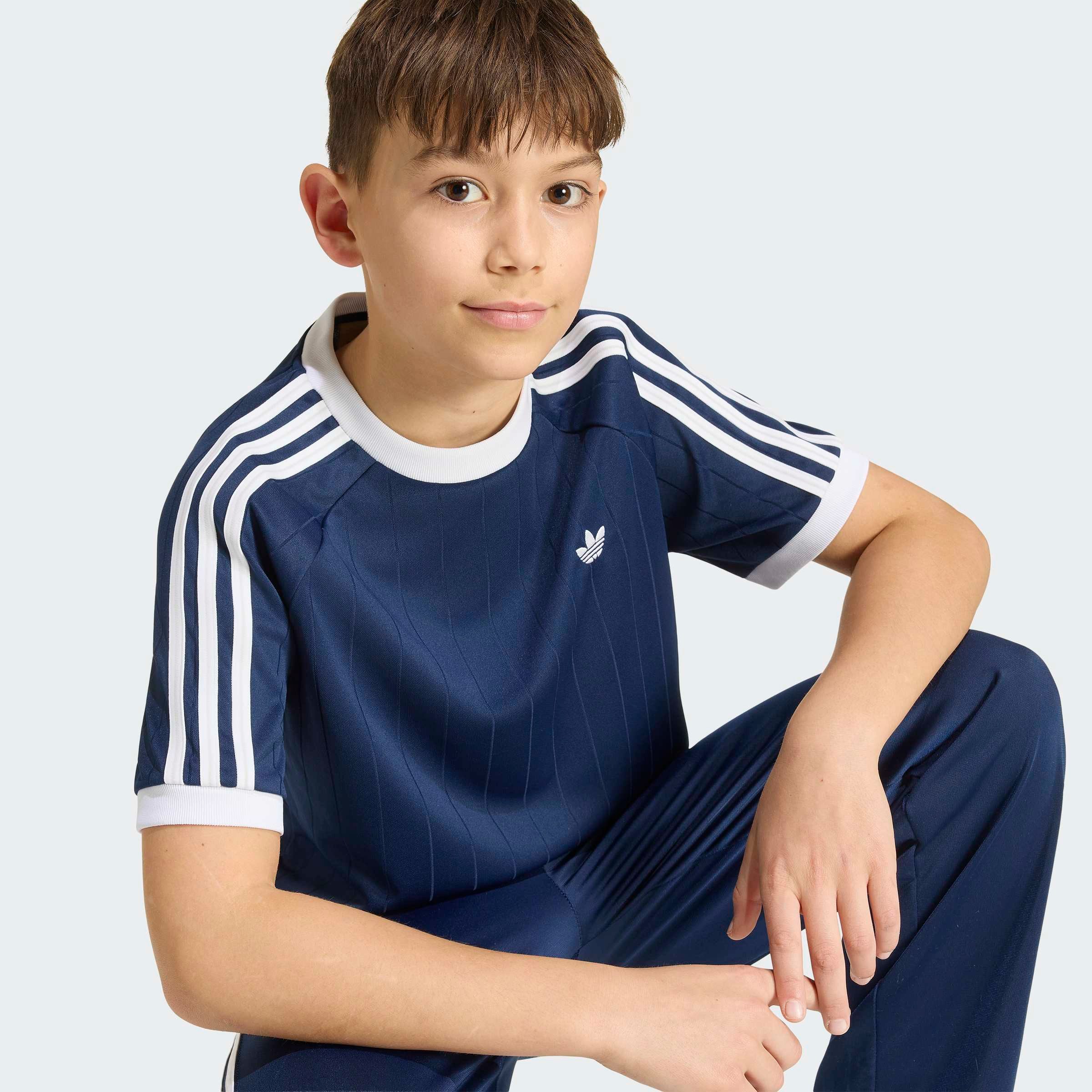 adidas Originals T-Shirt, LOCKER GESCHNITTEN, NADELSTREIFEN für Kinder, mit Rundhalsausschnitt, ohne Verschluss, sportlicher Stil – Bild 5 von 5