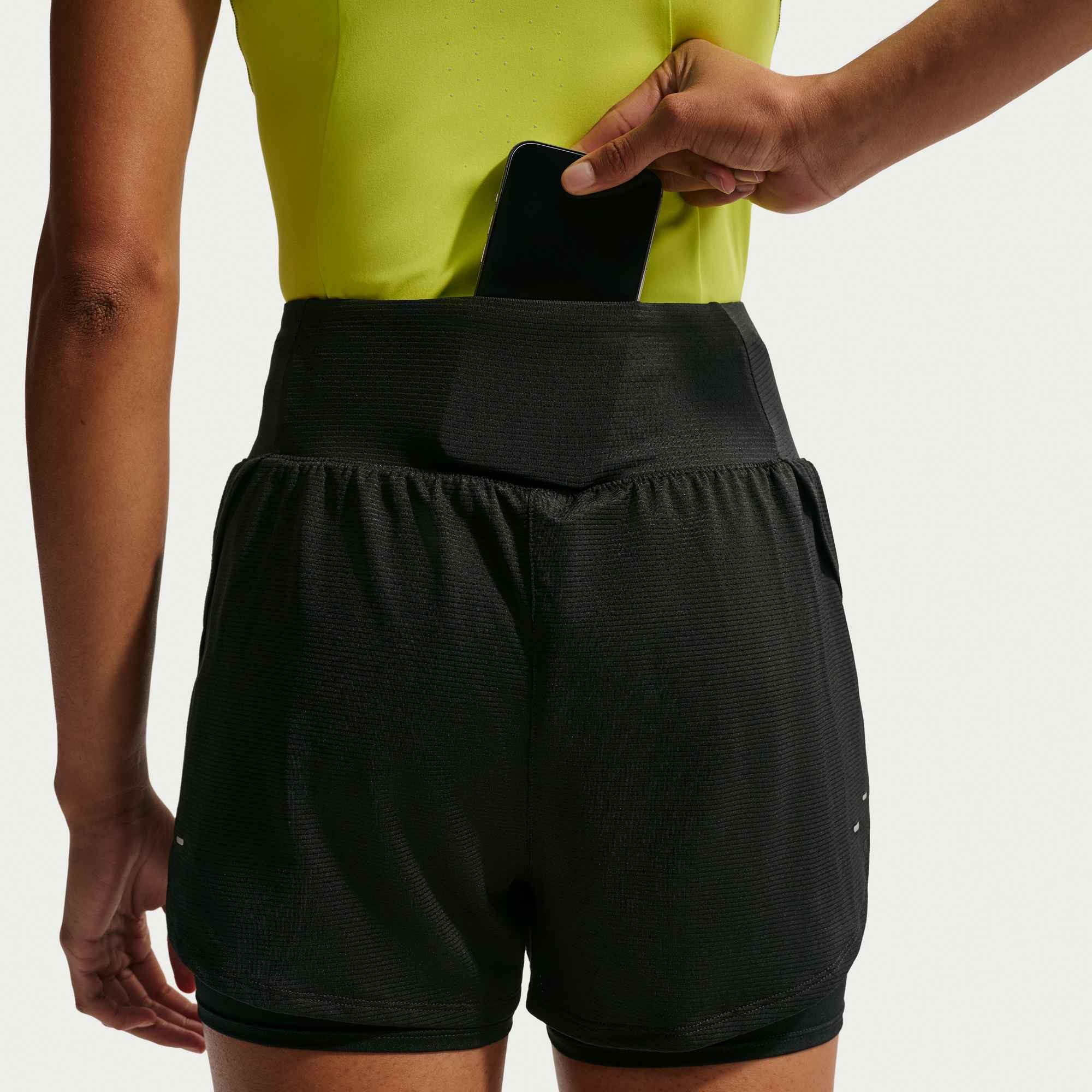 Nike Laufshorts W NK TEMPO FLW MSH DF 2N1 SHRT ohne Verschluss, aus Mesh, mit Dri-FIT Technologie