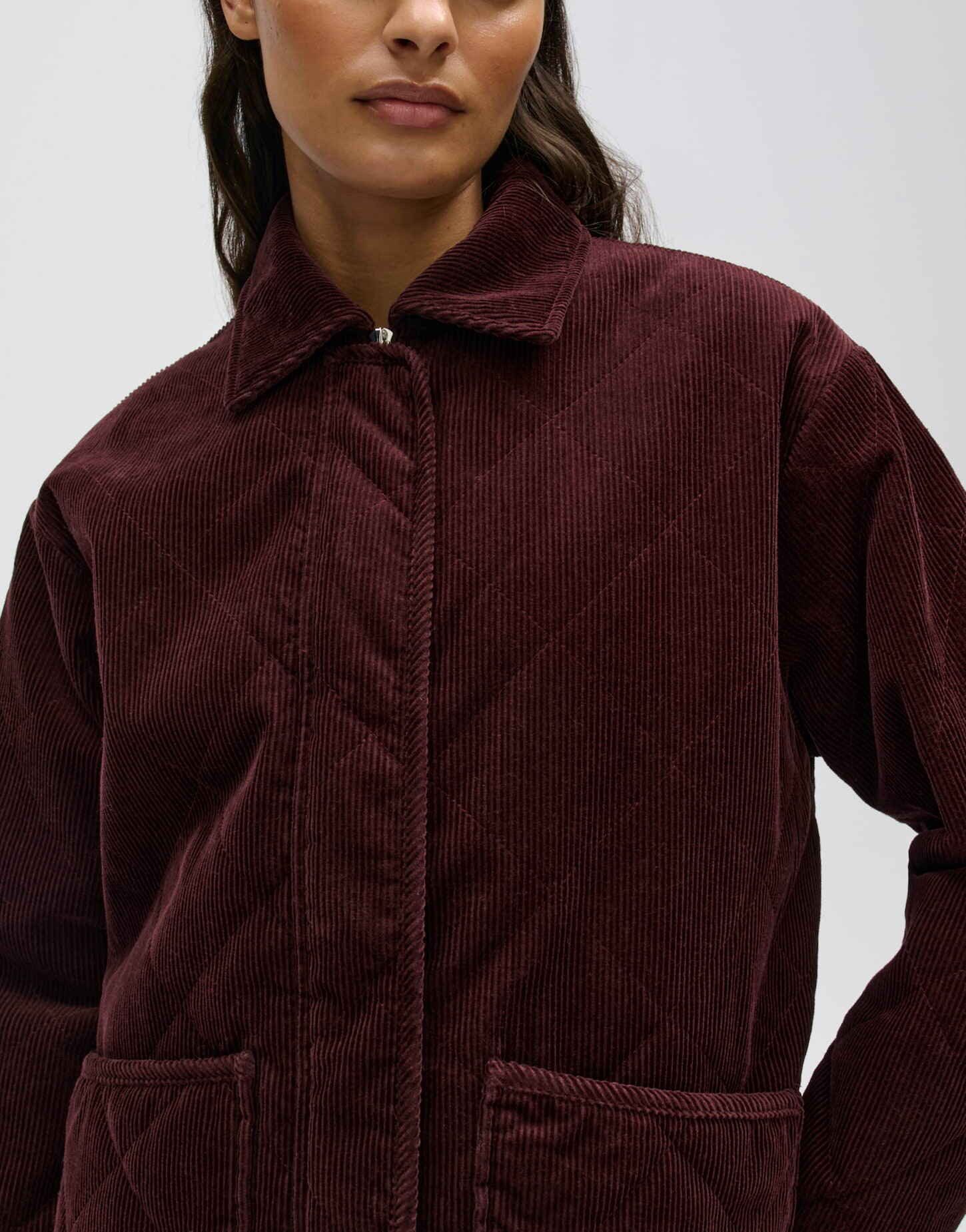 OPUS Steppjacke Hekordi aus weichem Cord Gerader Schnitt mit Midi-Länge und aufgesetzten Fronttaschen – Bild 4 von 5