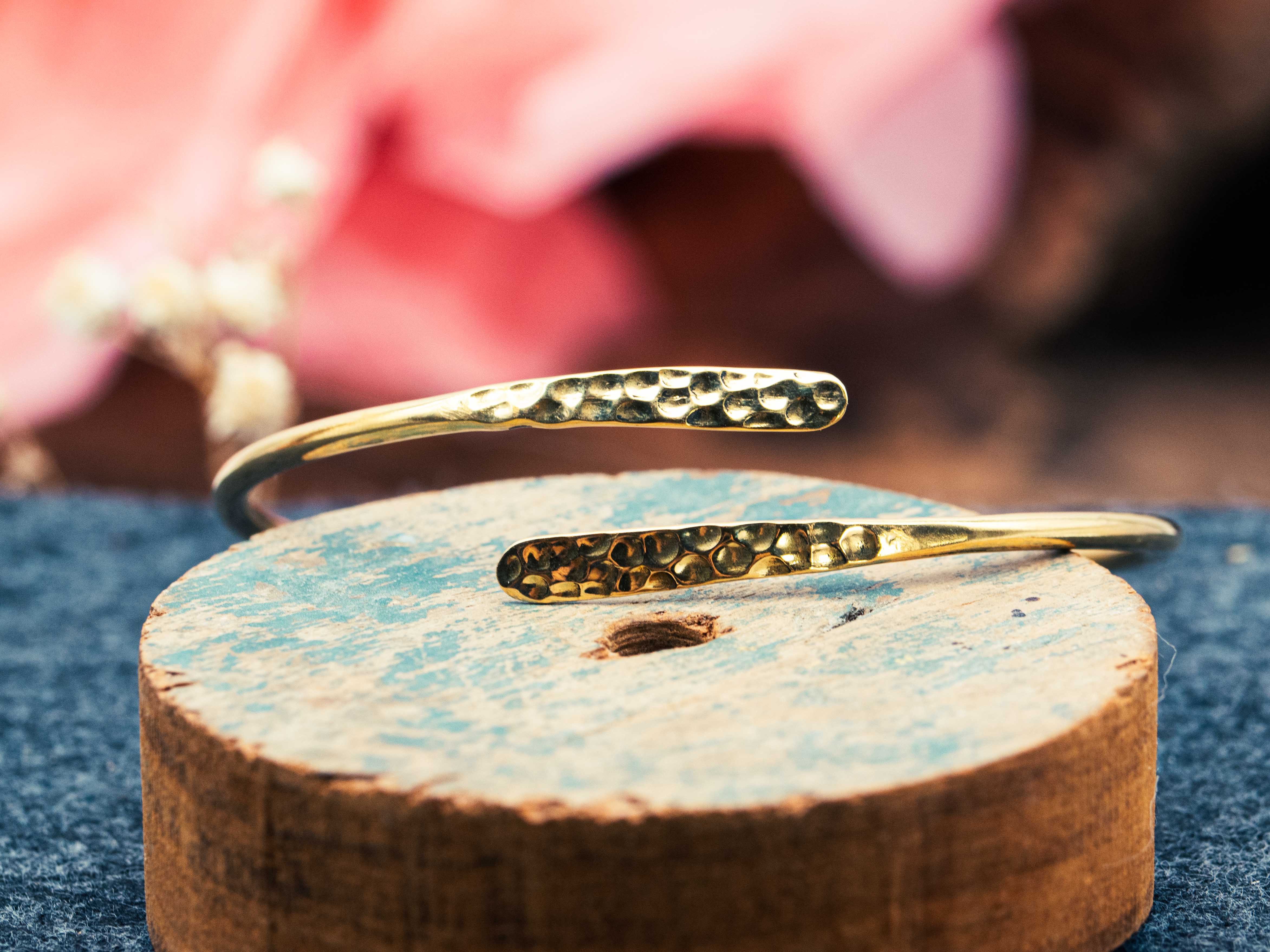 Aurelie Armreif Silberarmreif mit geklopfter Oberfläche, ZOE, Geklopfte Oberflächenstruktur