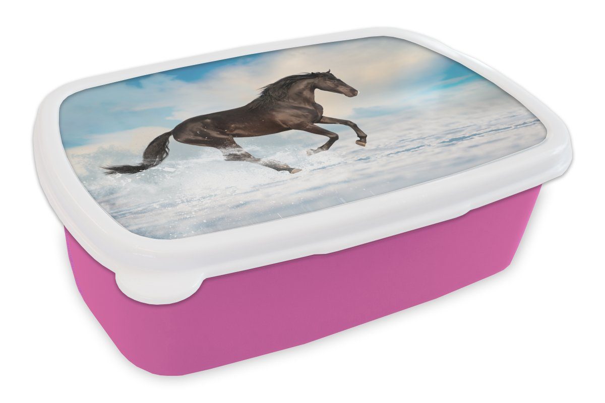 MuchoWow Lunchbox Schwarzes Pferd im Schnee, Kunststoff, (2-tlg), Brotbox für Erwachsene, Brotdose Kinder, Snackbox, Mädchen, Kunststoff rosa
