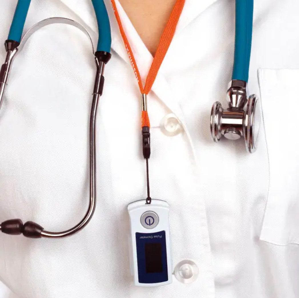 DocMed Pulsoximeter RESQ-Meter Vascular- Check Finger-Pulsoximeter, Einfache Bedienung, für Erwachsene und Kinder, Bluetooth-Schnittstelle