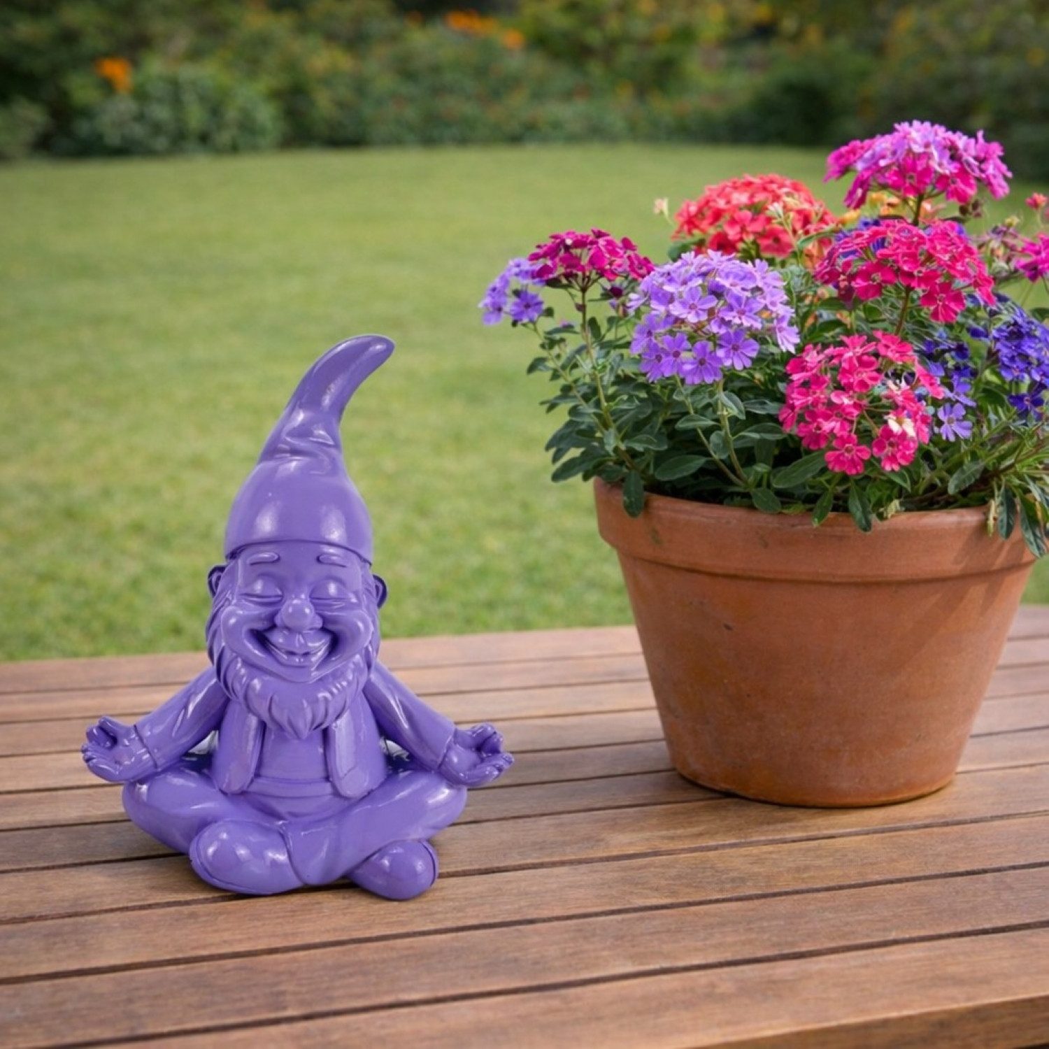 Online-Fuchs Gartenfigur für draußen - Lustiger Gartenzwerg in Yoga-Position - Deko Figuren, (wetterfest, moderne knallige Farben), Geschenkidee für Frühling, Sommer und Herbst - 16 cm groß