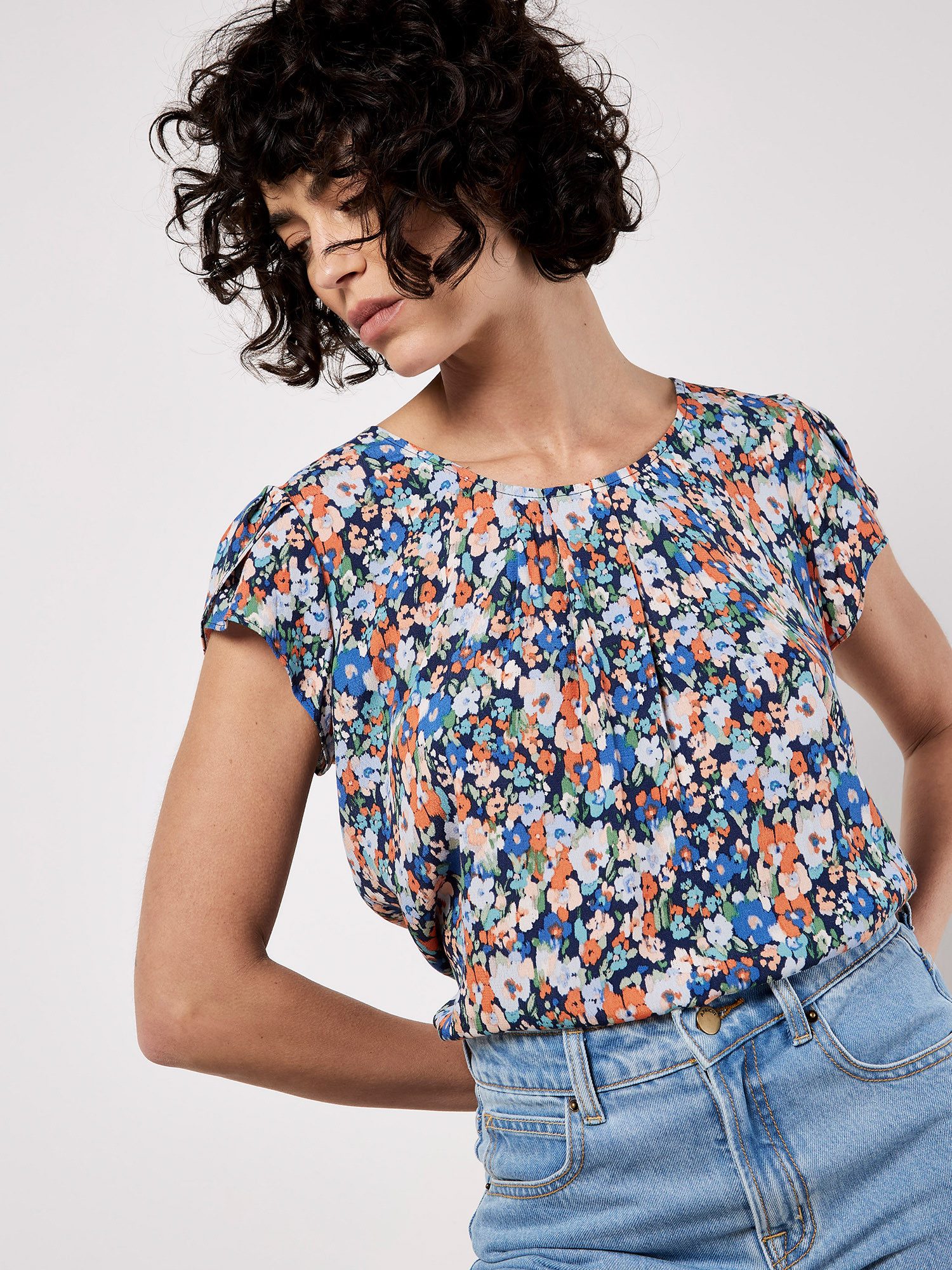 T-Shirt Ditsy Floral Top