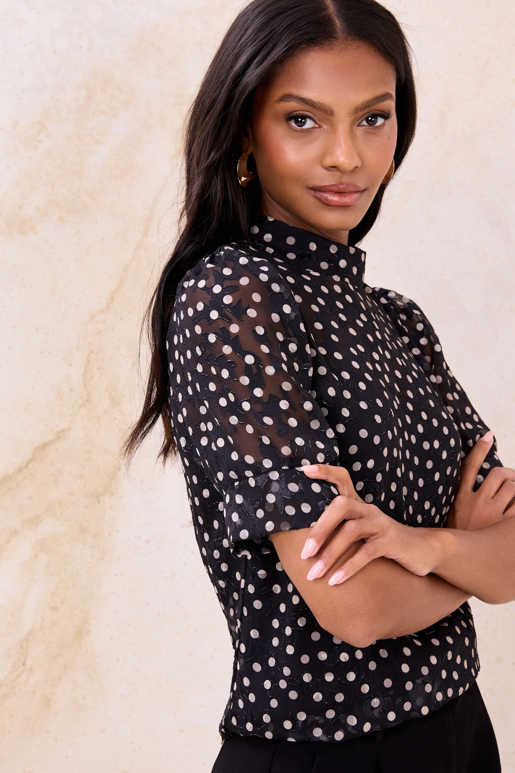 LIPSY Kurzarmbluse Lipsy gepunktetes Oberteil mit Puffärmeln, Regular (1-tlg)