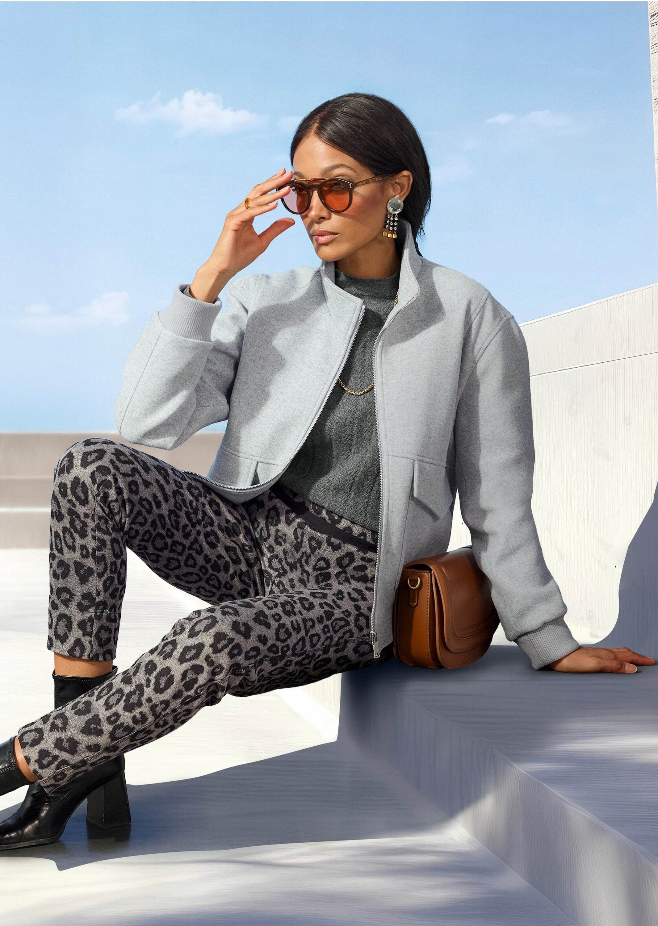 Outdoorjacke Eleganter Damenblouson mit Melange-Optik