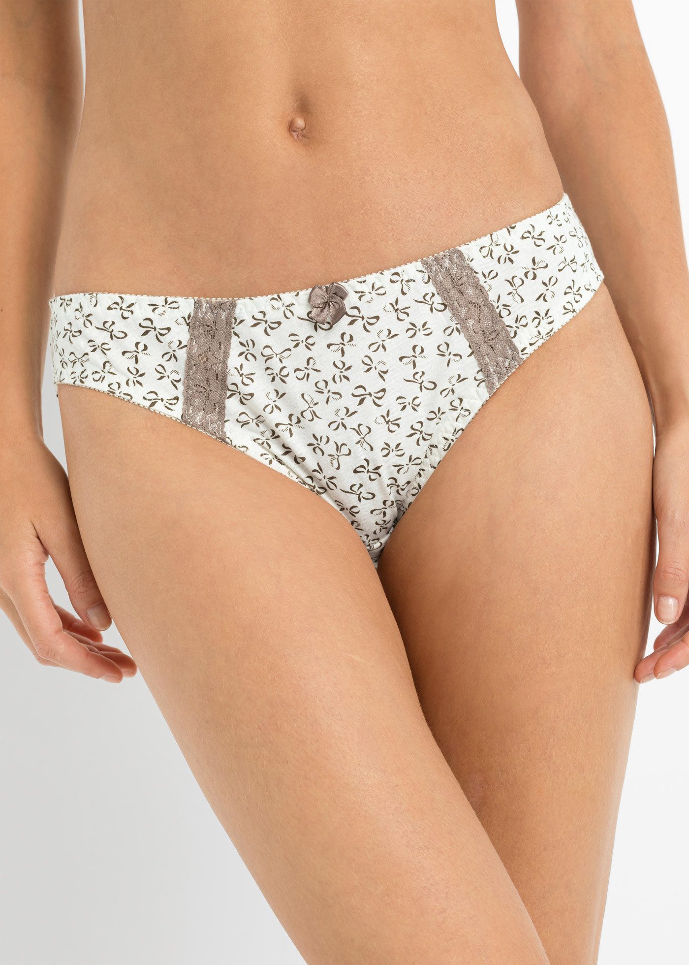 bonprix Slip (Packung, 3-St) mit Spitzenborten, mit Zierschleife, aus Baumwolle, 3er Pack