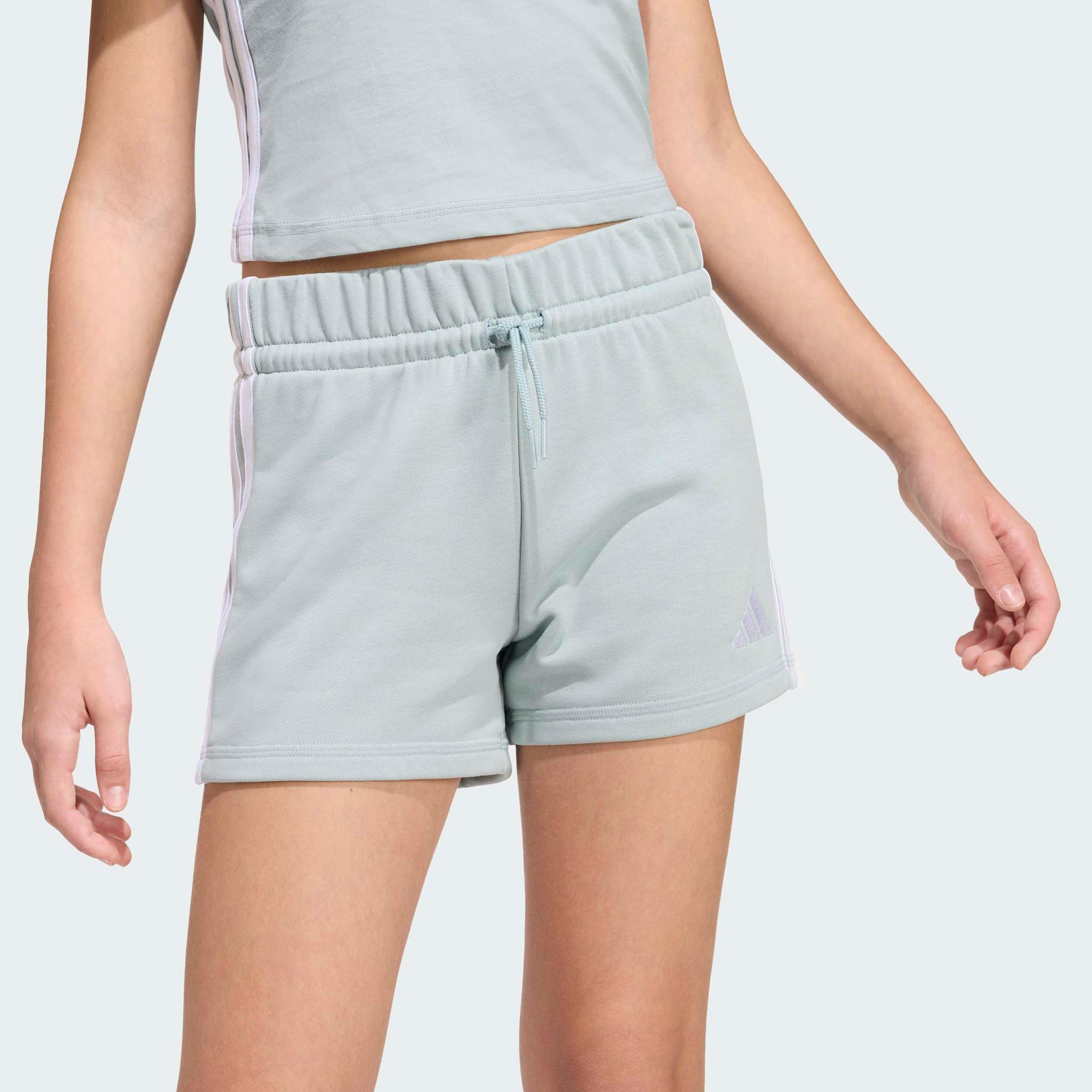 adidas Sportswear Shorts ESSENTIALS KIDS für Kinder und Teens, sportlicher Look mit 3-Streifen