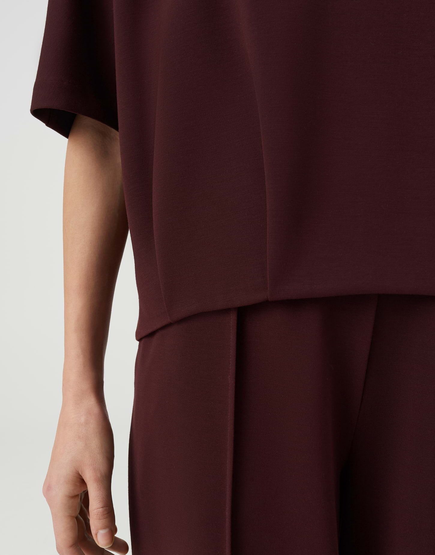 OPUS Sweatshirt mit mattem Glanz Fixierte Falten betonen den modernen Saum – Bild 5 von 5