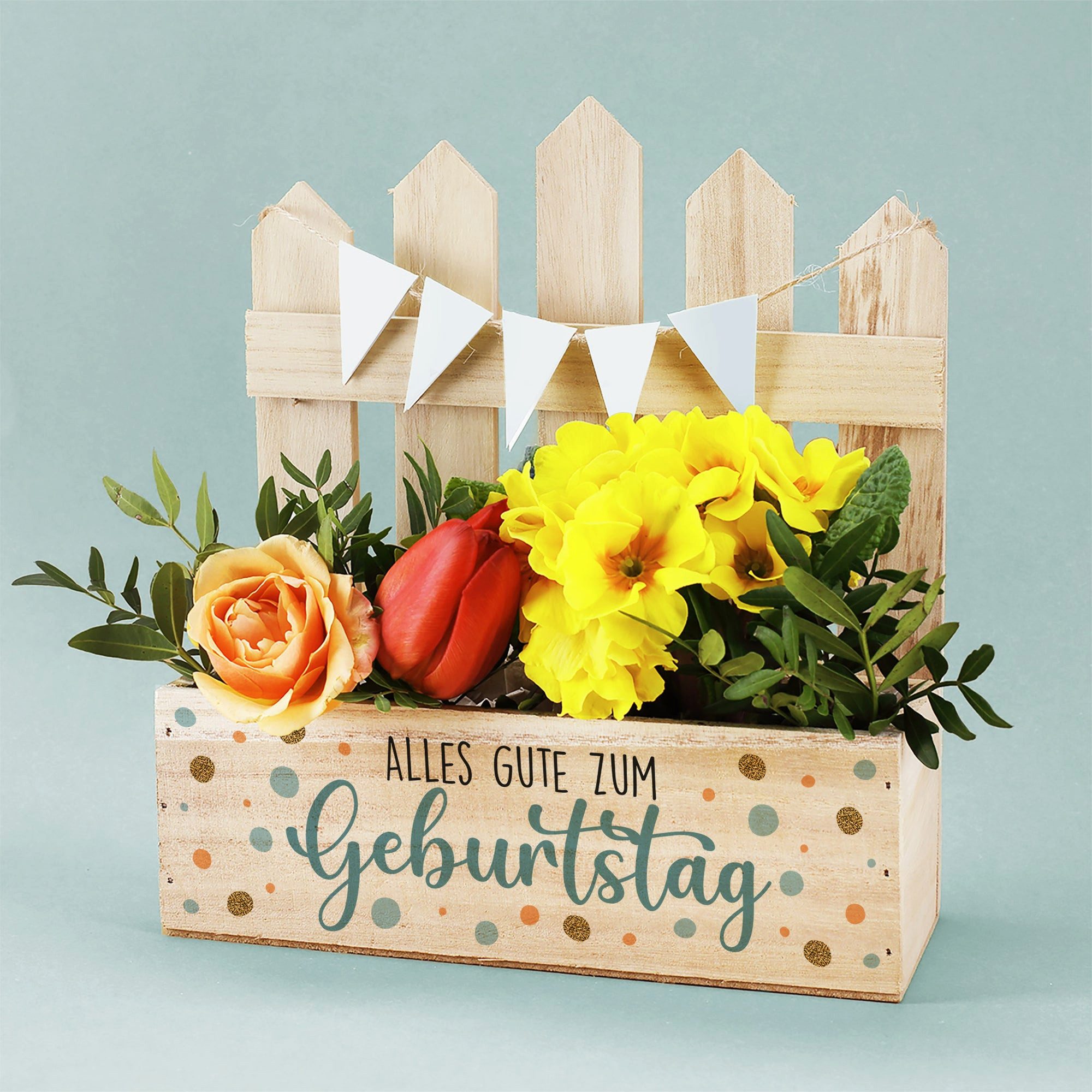 Herz & Heim Geschenkbox Präsentkorb Geburtstag - Holz Geschenkkorb Geburtstagsgeschenk, mit Zaun Element, 23 x 27 x 10,5 cm (B/H/T)