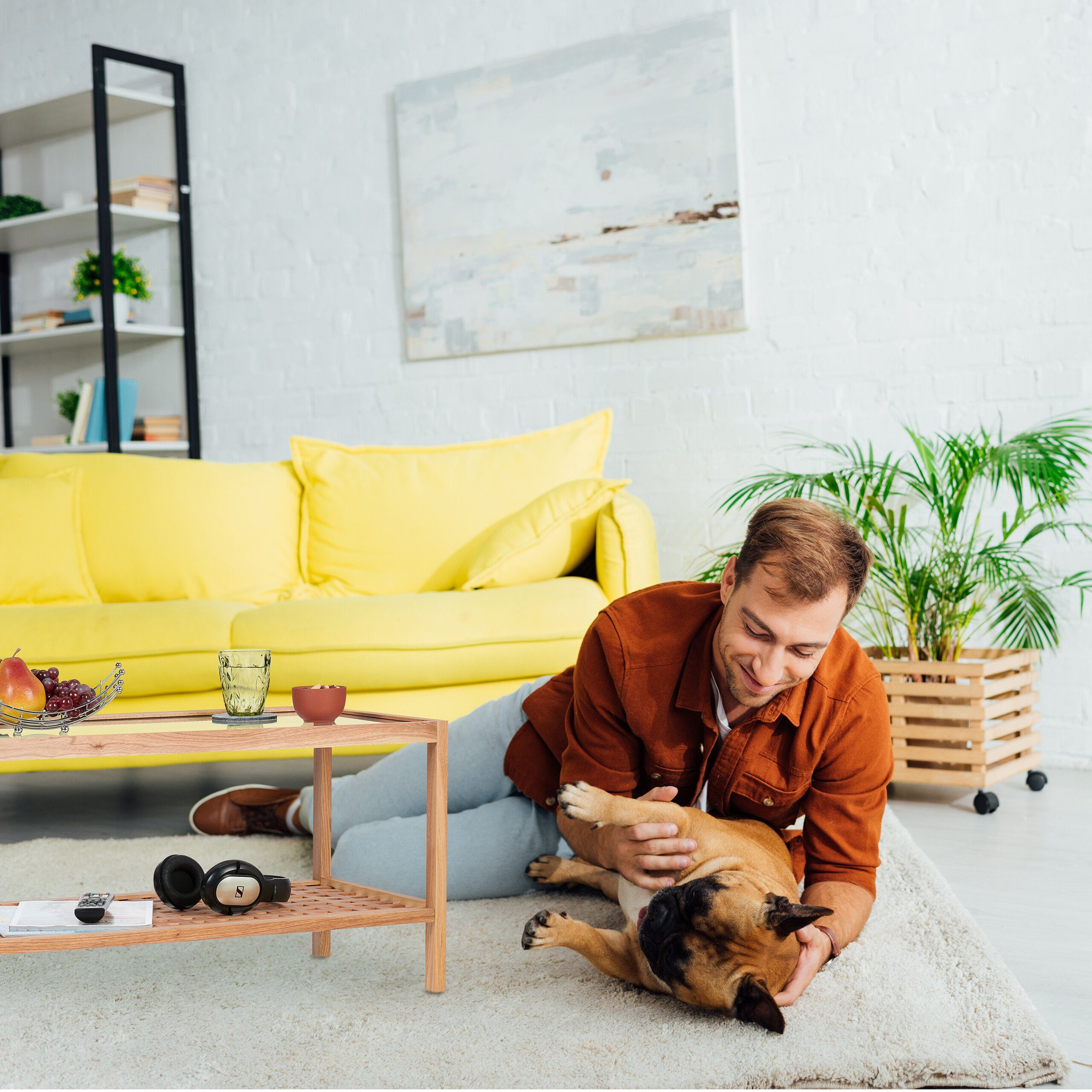 relaxdays Beistelltisch Walnussholz mit Glasablage