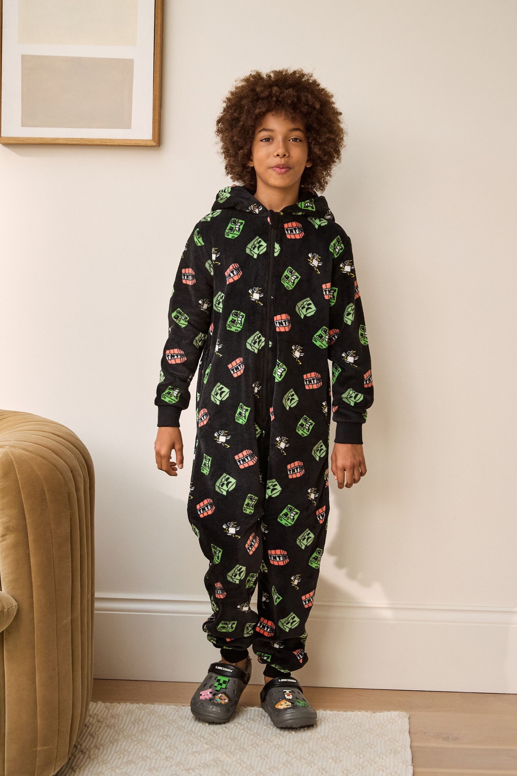 Next Jumpsuit Lizenzierter Einteiler aus Fleece (1-tlg)
