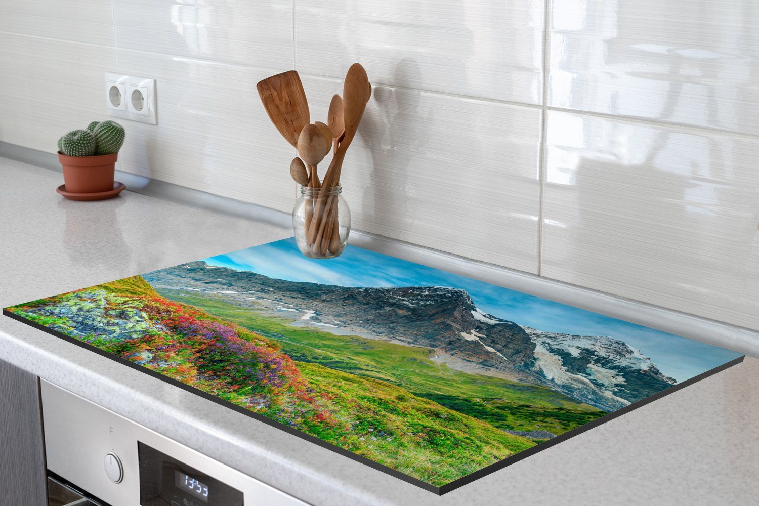 für Induktionskochfeld Vinyl, - Herdblende-/Abdeckplatte Schnee cm, - die tlg), MuchoWow Ceranfeldabdeckung Berge Landschaft, (1 küche, - 80x52 Schutz Blumen