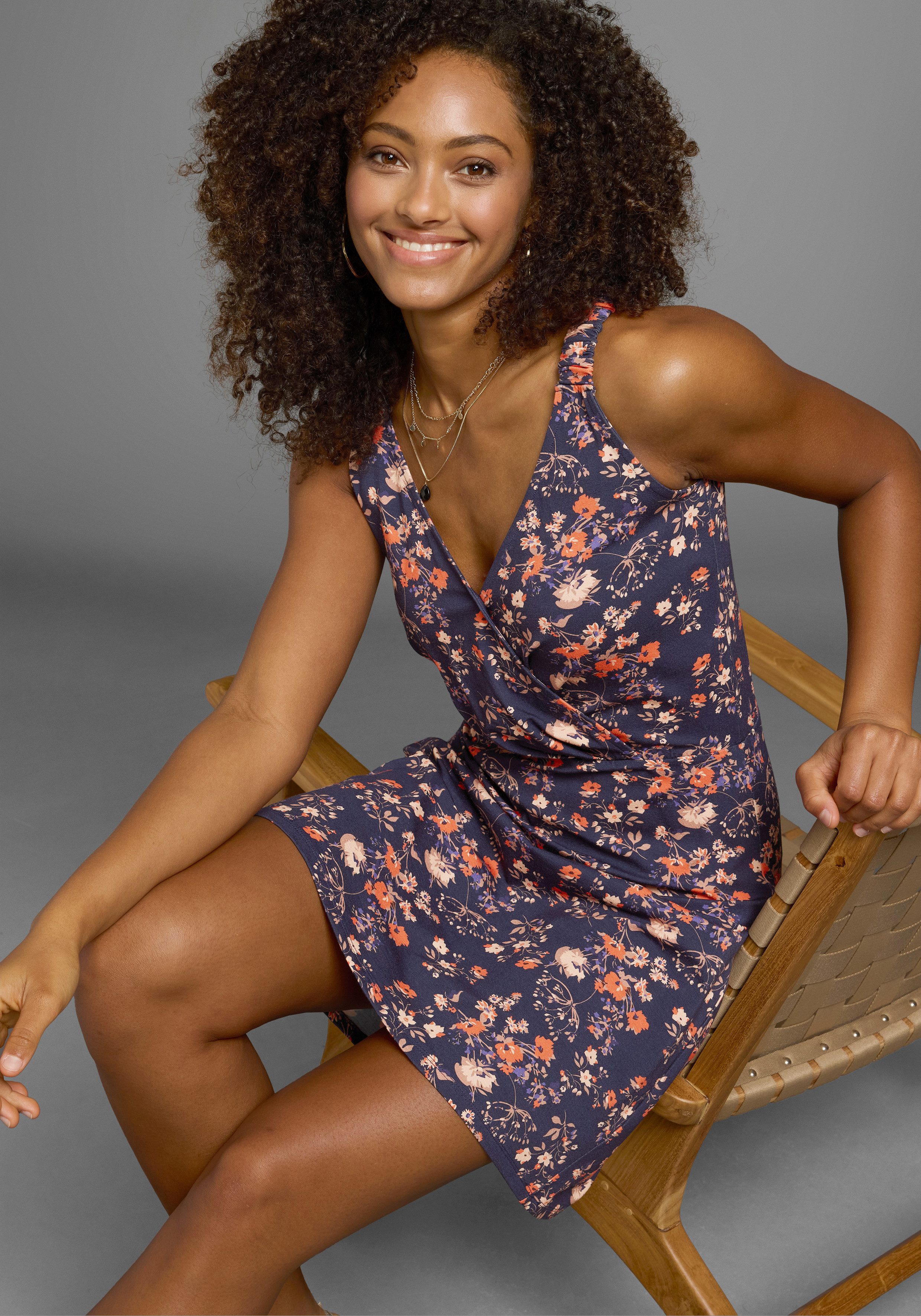 Laura Scott Sommerkleid mit gerafften Trägern & V-Ausschnitt in Wickeloptik günstig online kaufen