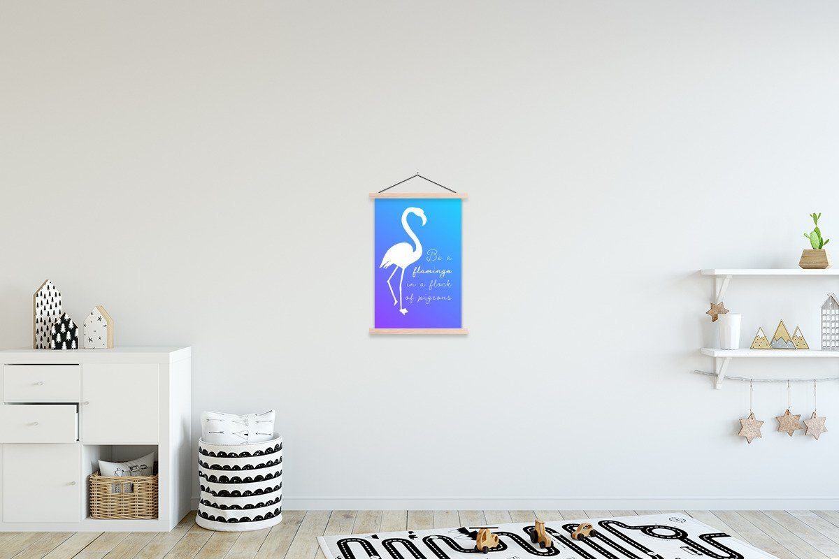 Weiß MuchoWow Bilderleiste, Flamingo, - (1 St), Posterleiste, - Textilposter für Wohnzimmer, Blau Poster Magnetisch