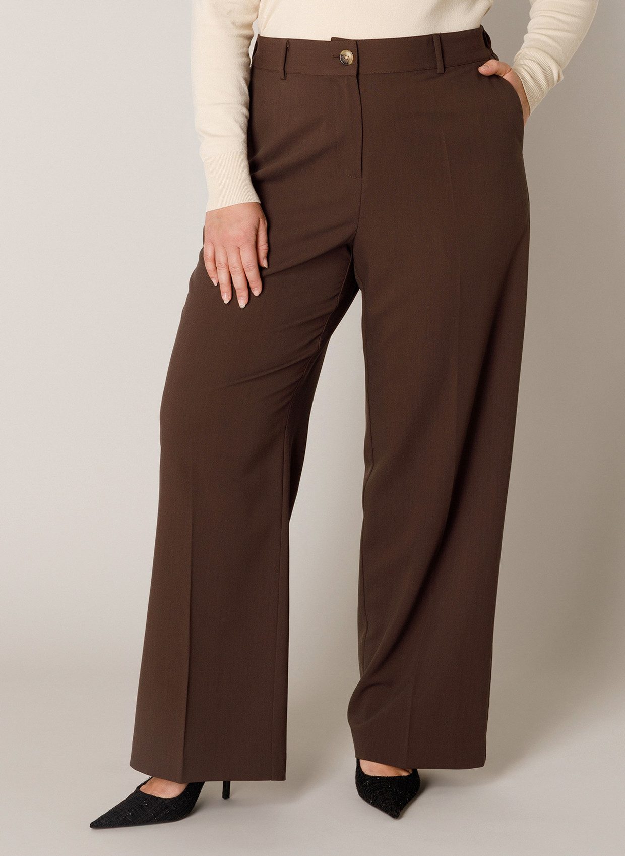 Base Level Curvy Bundfaltenhose Yunia mit Viskose und Stretch