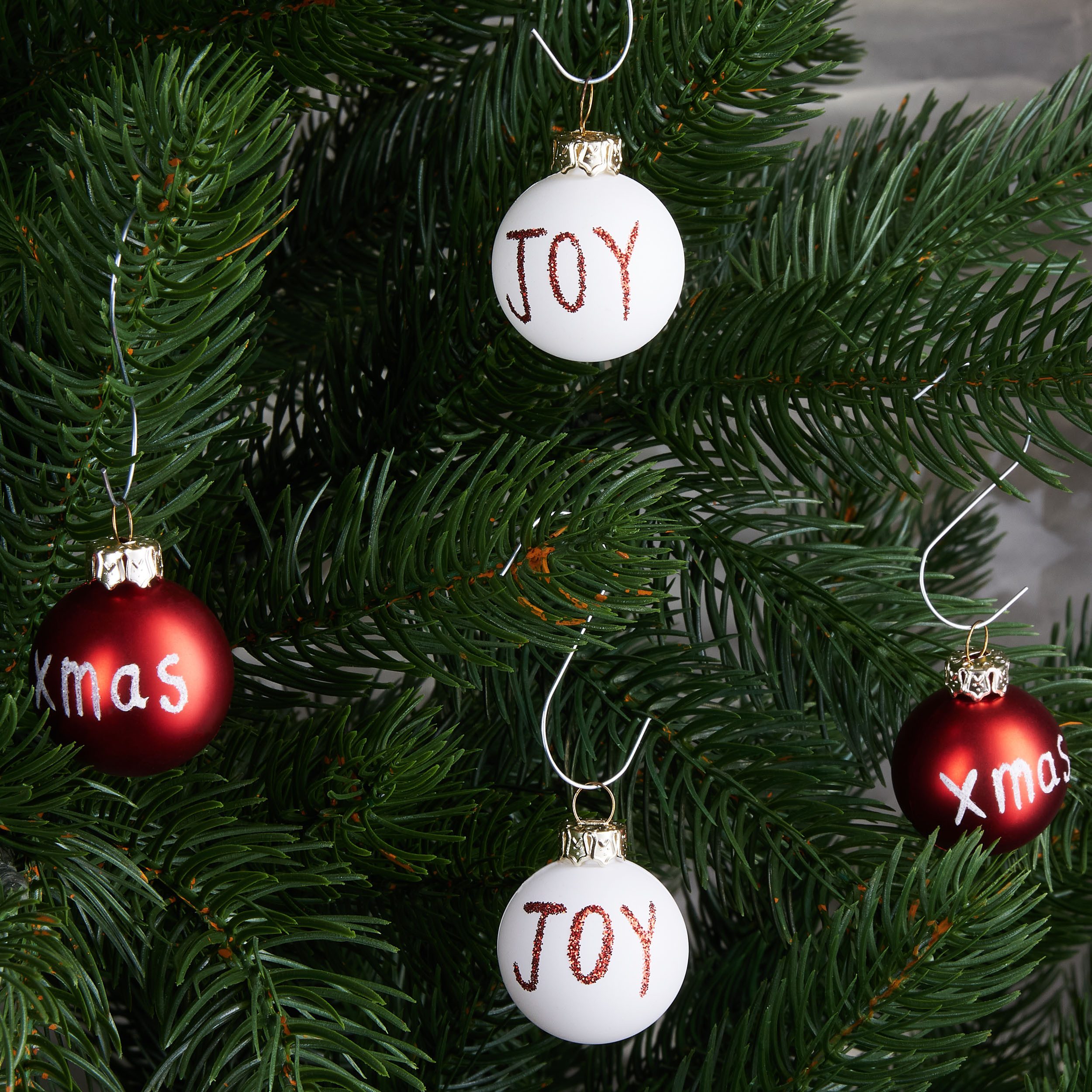 BRUBAKER Weihnachtsbaumkugel 24-teiliges Set Weihnachtskugeln Joy & Xmas - 3 cm Mini Baumkugeln (24 St), für Weihnachtsbaum - Handbemalter Christbaumschmuck Kugeln