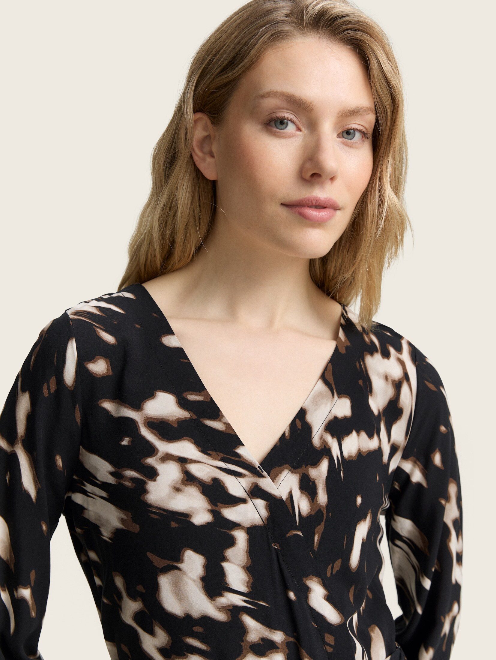 TOM TAILOR Sommerkleid Kleider & Jumpsuits Midi-Wickelkleid mit Muster