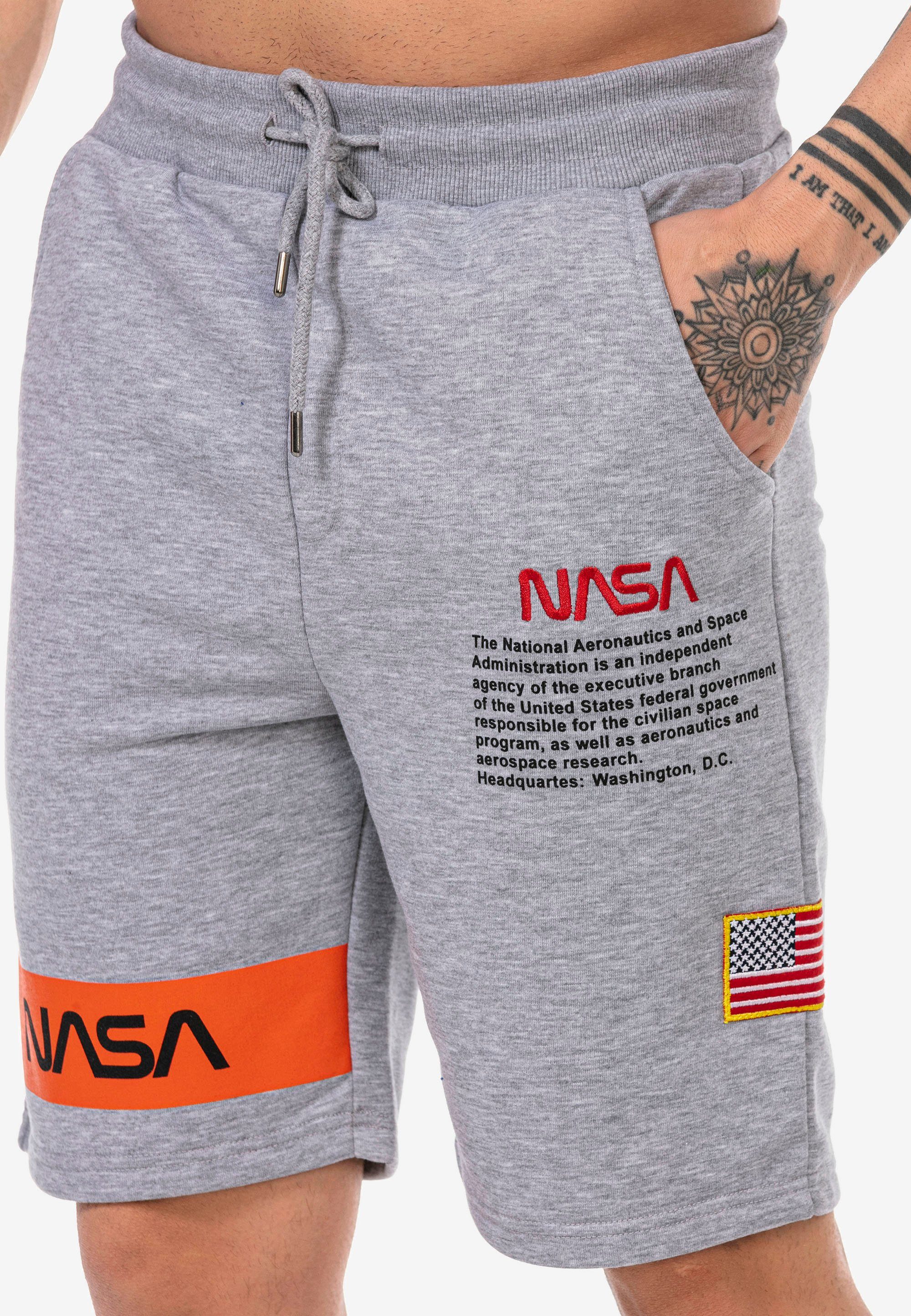 Shorts Plano gesticktem NASA-Motiv RedBridge grau-weiß mit